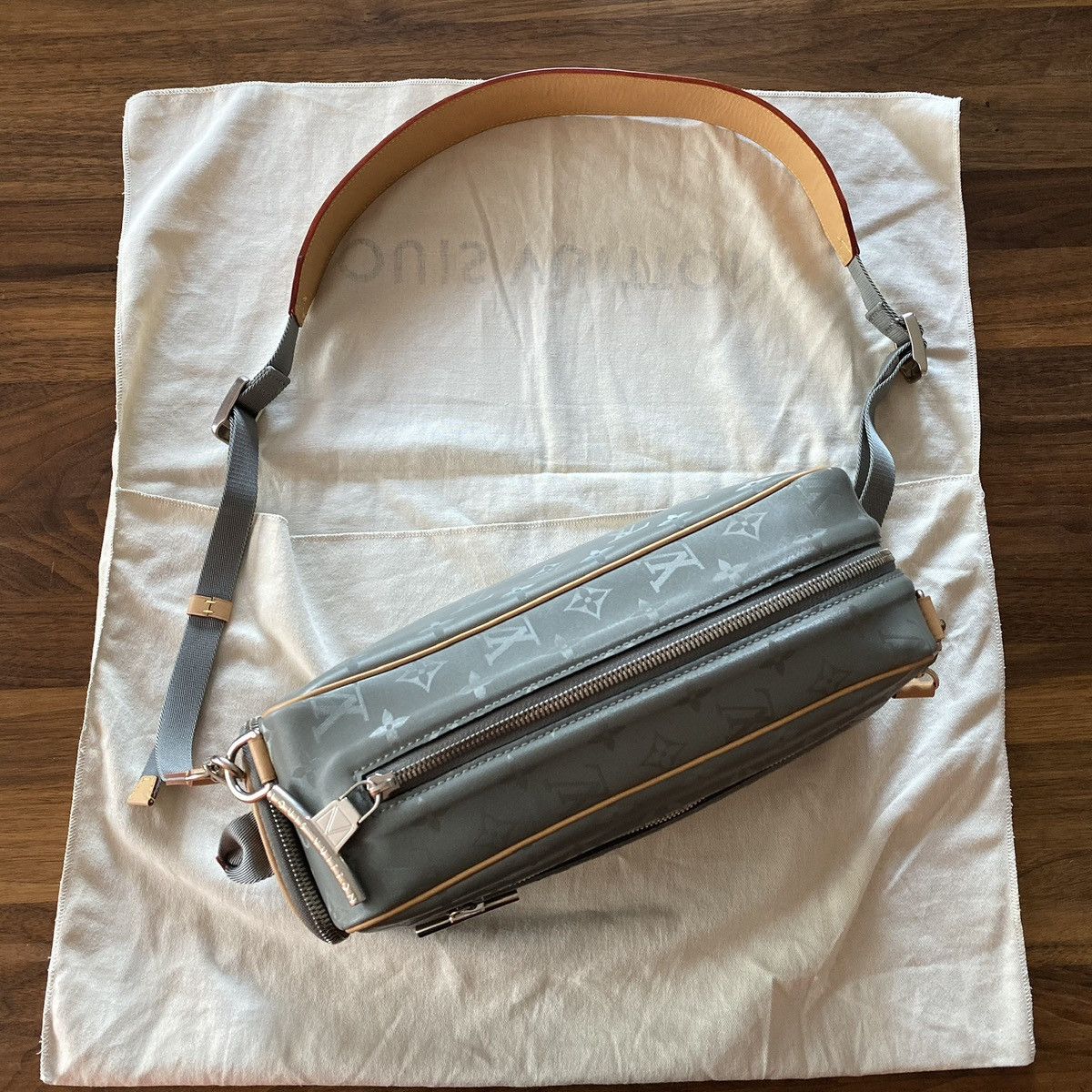 Louis Vuitton 1 of 1 FW18 Titanium Monogram Camera Bag Size ONE SIZE - 16 Thumbnail