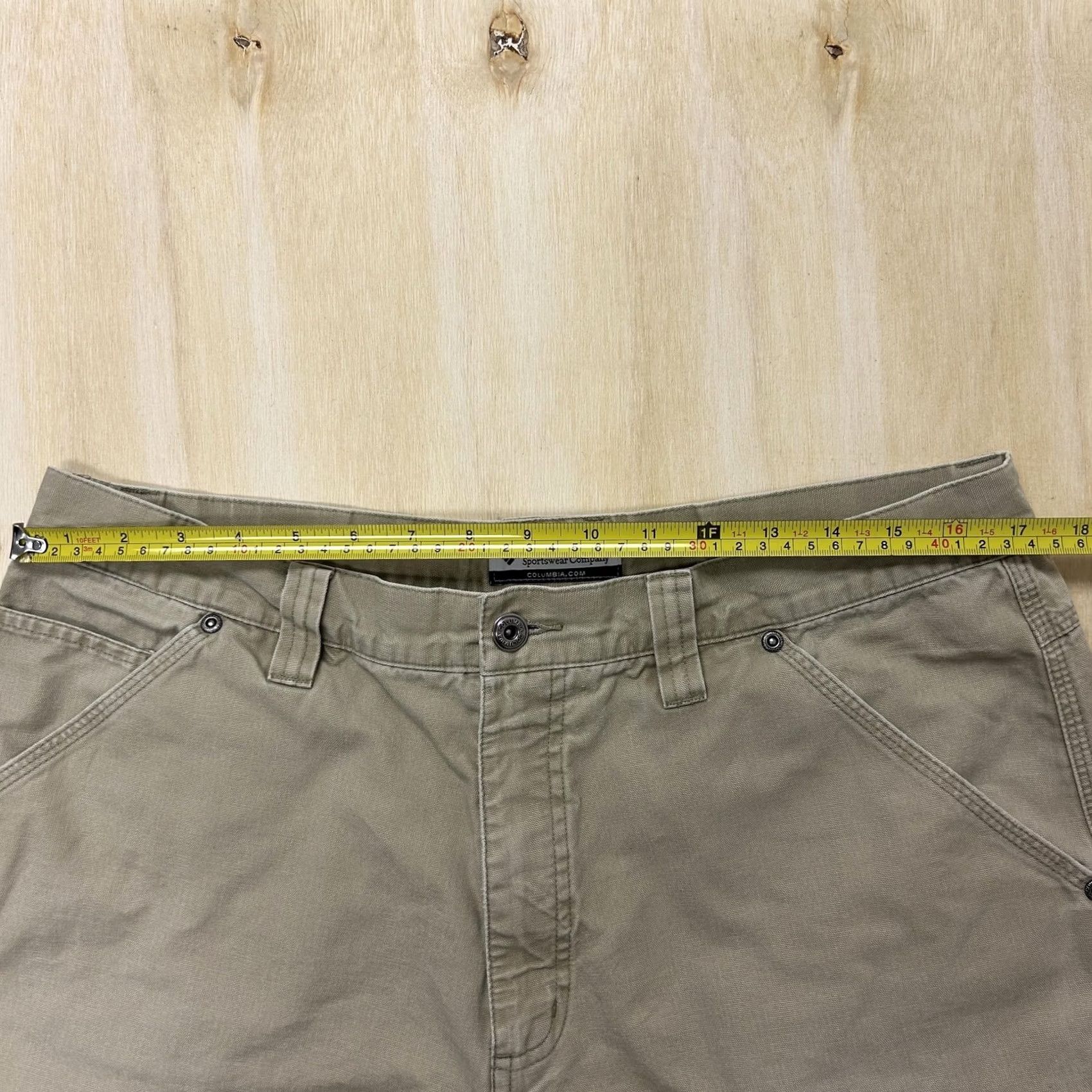 Vintage Columbia Chino Shorts Mens 36 Beige Canvas Utility Pockets 11 Inseam Workwear Size US 36 / EU 52 - 5 Thumbnail