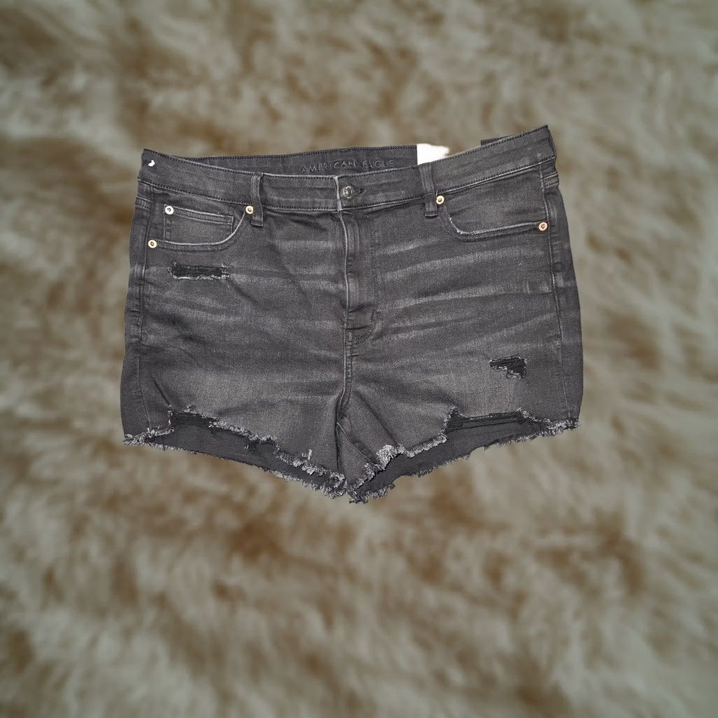 American Eagle Outfitters VINTAGE? No. American Eagle Shorts Womens 18 Black High Rise Shortie Next Level Stretch Denim Cut-Off Slim Rise 3 in Fringe Pockets Reflective? Size 40" / US 18 - 1 Thumbnail