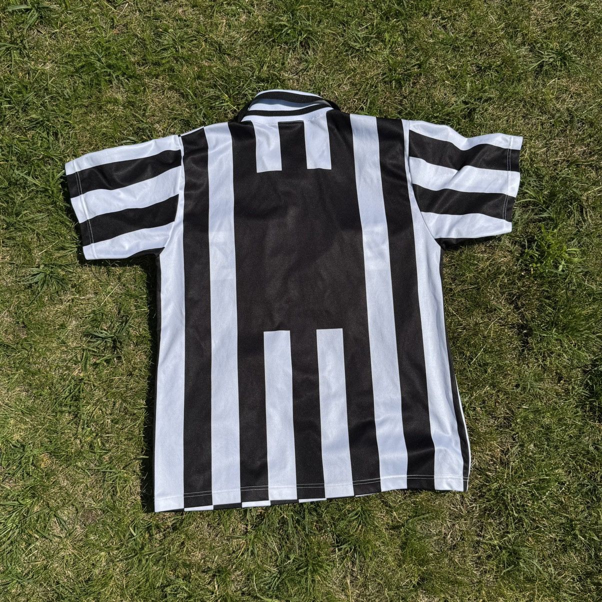 Kappa Kappa 1995/1996 Juventus home tshirt Size US L / EU 52-54 / 3 - 5 Thumbnail