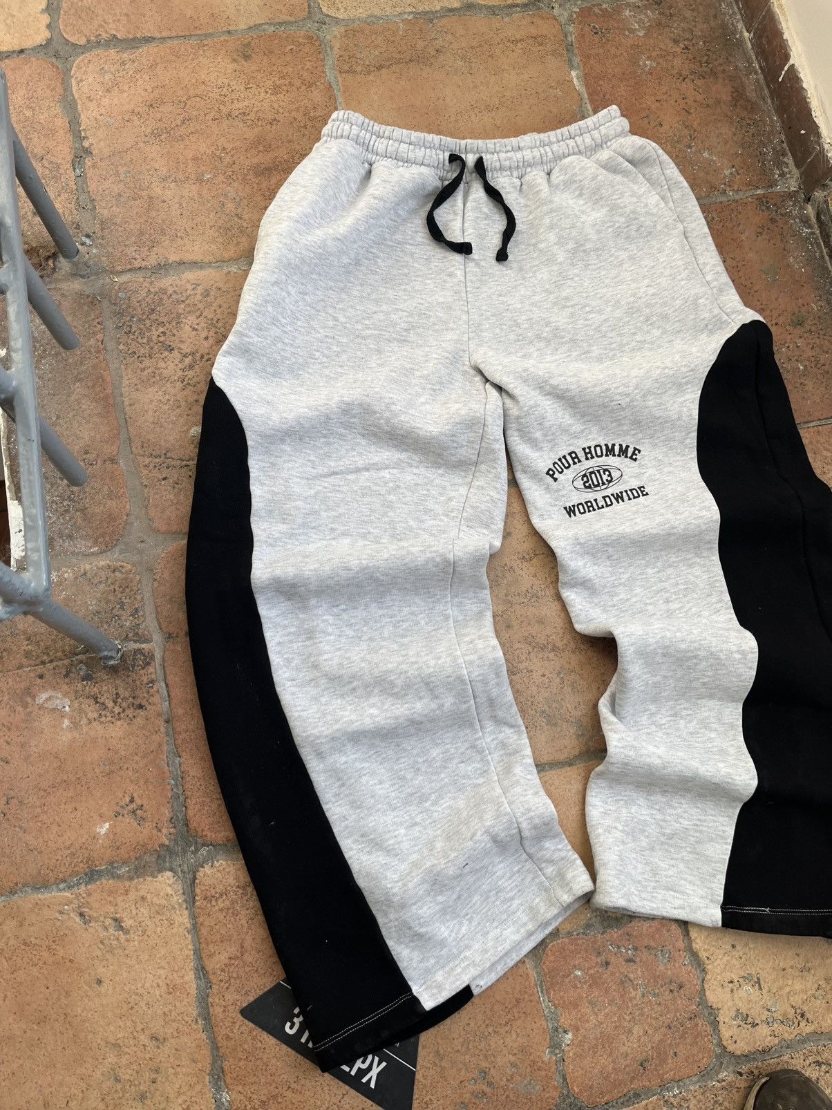 Japanese Brand 🇯🇵 Product Description: Gray-Lid Split-Panel Sweatpants Size US 35 - 5 Thumbnail