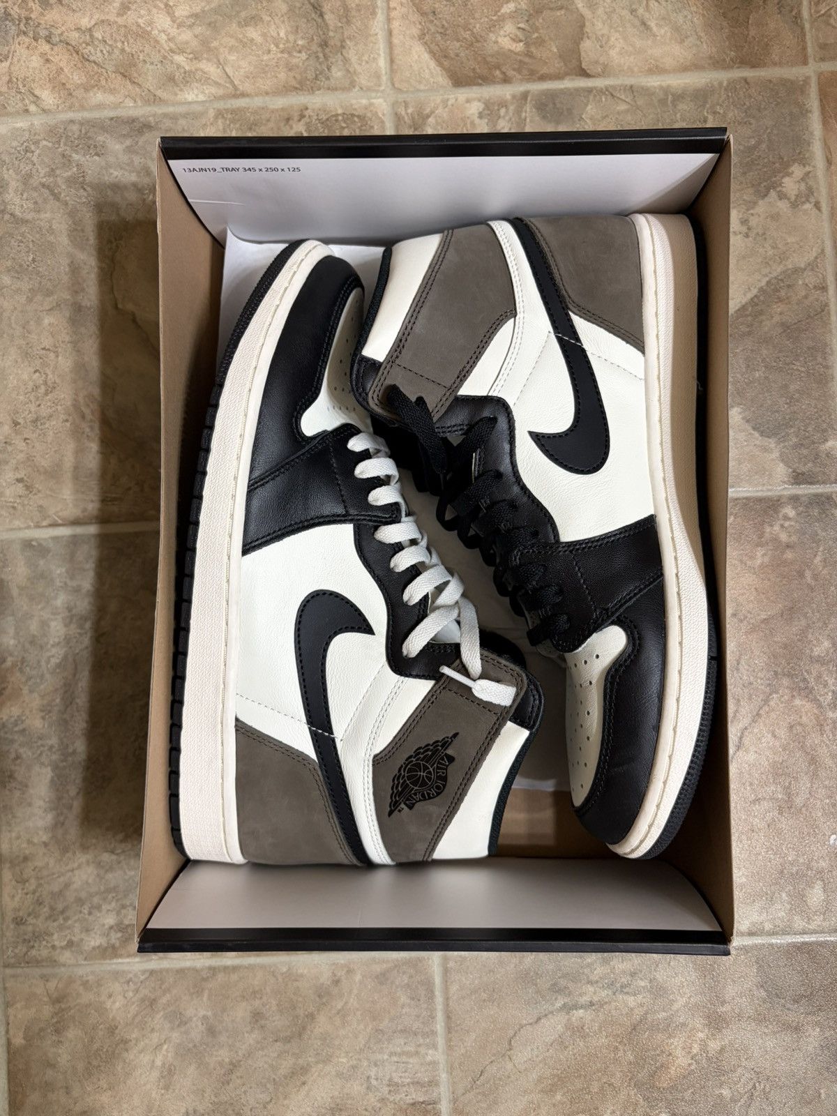 Jordan Brand Jordan 1 Retro High “Dark Mocha” Size US 13 / EU 46 - 1 Thumbnail