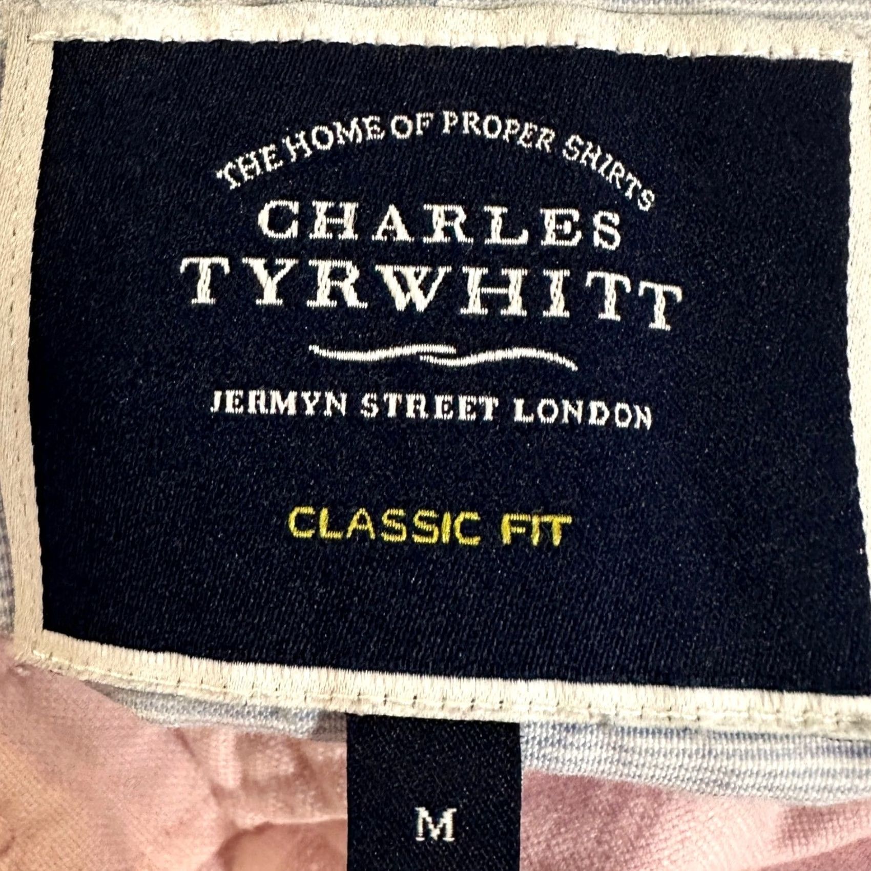 Charles Tyrwhitt Charles Tyrwhitt Mens Medium Classic Fit Shirt Pink Button Down Long Sleeve Pocket EUC Size US M / EU 48-50 / 2 - 4 Thumbnail