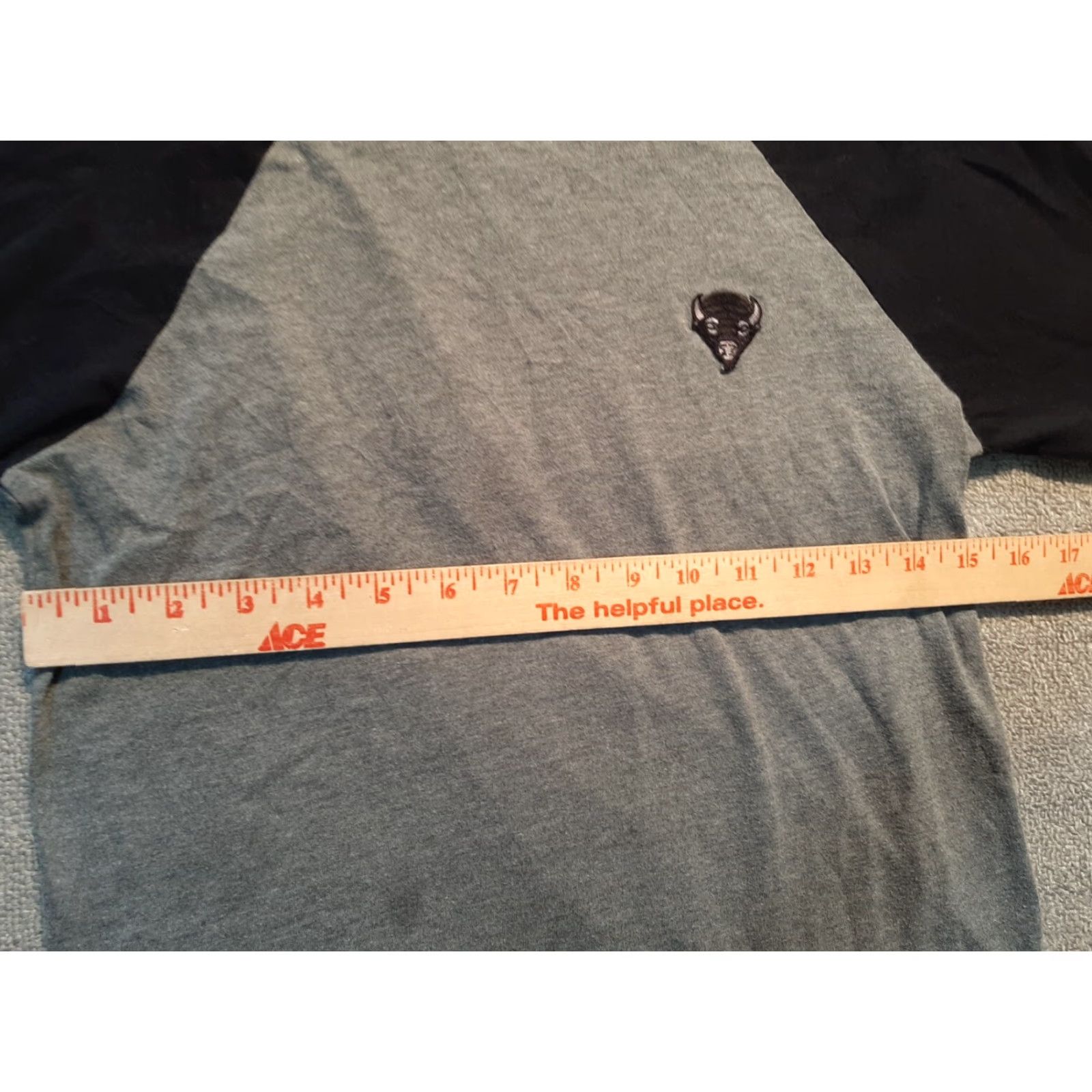 Vintage Buffalo Wings & Rings Restaurant Employee Shirt Adult Small Gray long sleeve Size US S / EU 44-46 / 1 - 4 Thumbnail