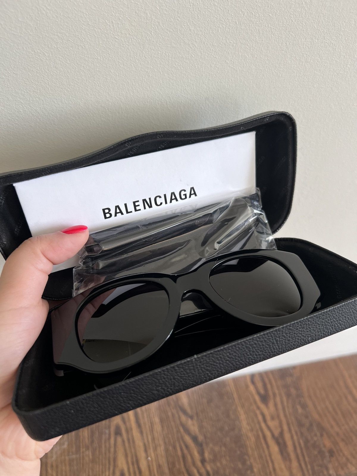 Balenciaga BALENCIAGA PARIS Gold BB Logo Sunglasses Celebrity Worn Size ONE SIZE - 3 Thumbnail