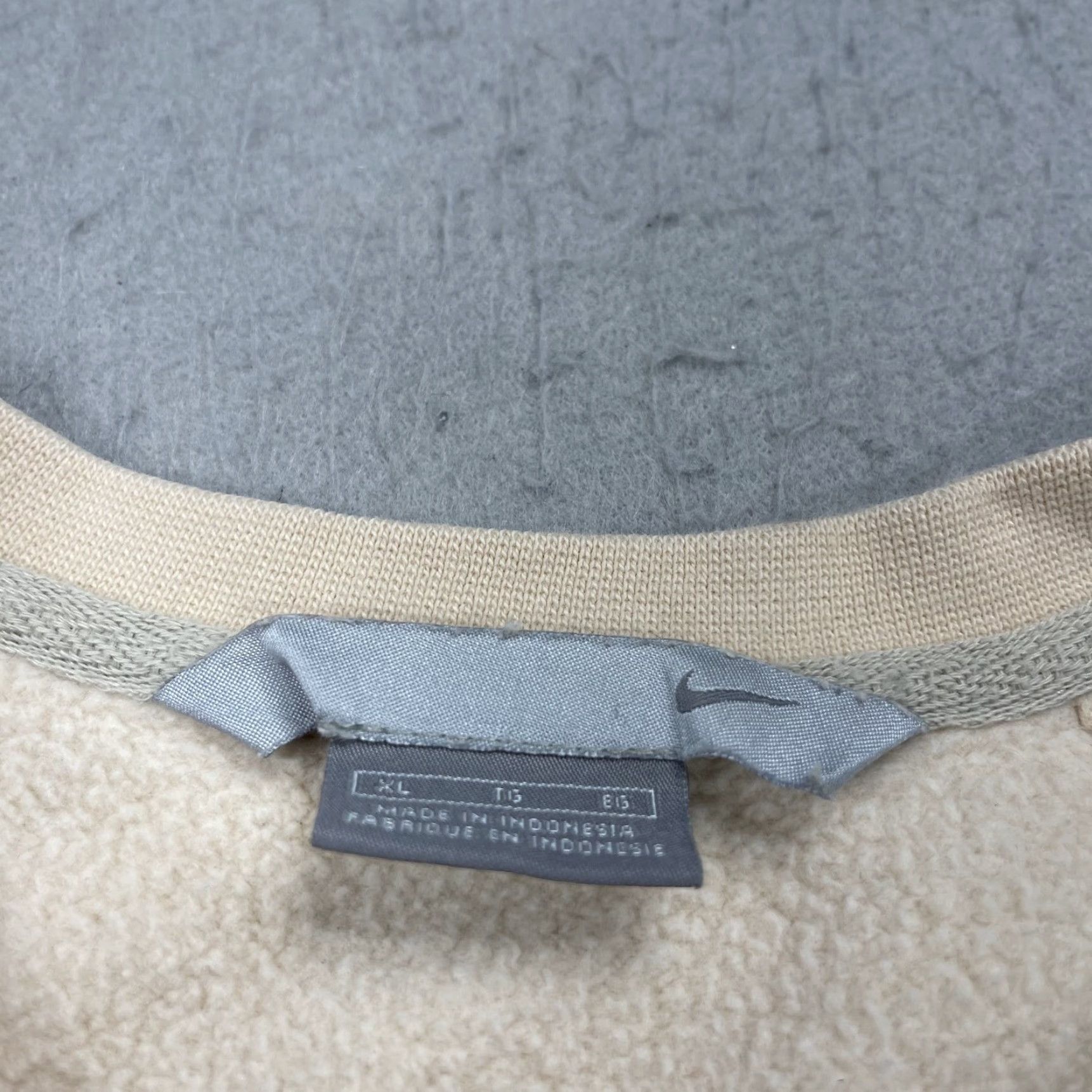 Nike VINTAGE Nike Sweatshirt Mens XL Oatmeal Beige Crewneck 90s NSW Nike Sportswear Logo Embroidered Cotton Polyester Fleece Pullover Size US XL / EU 56 / 4 - 7 Thumbnail