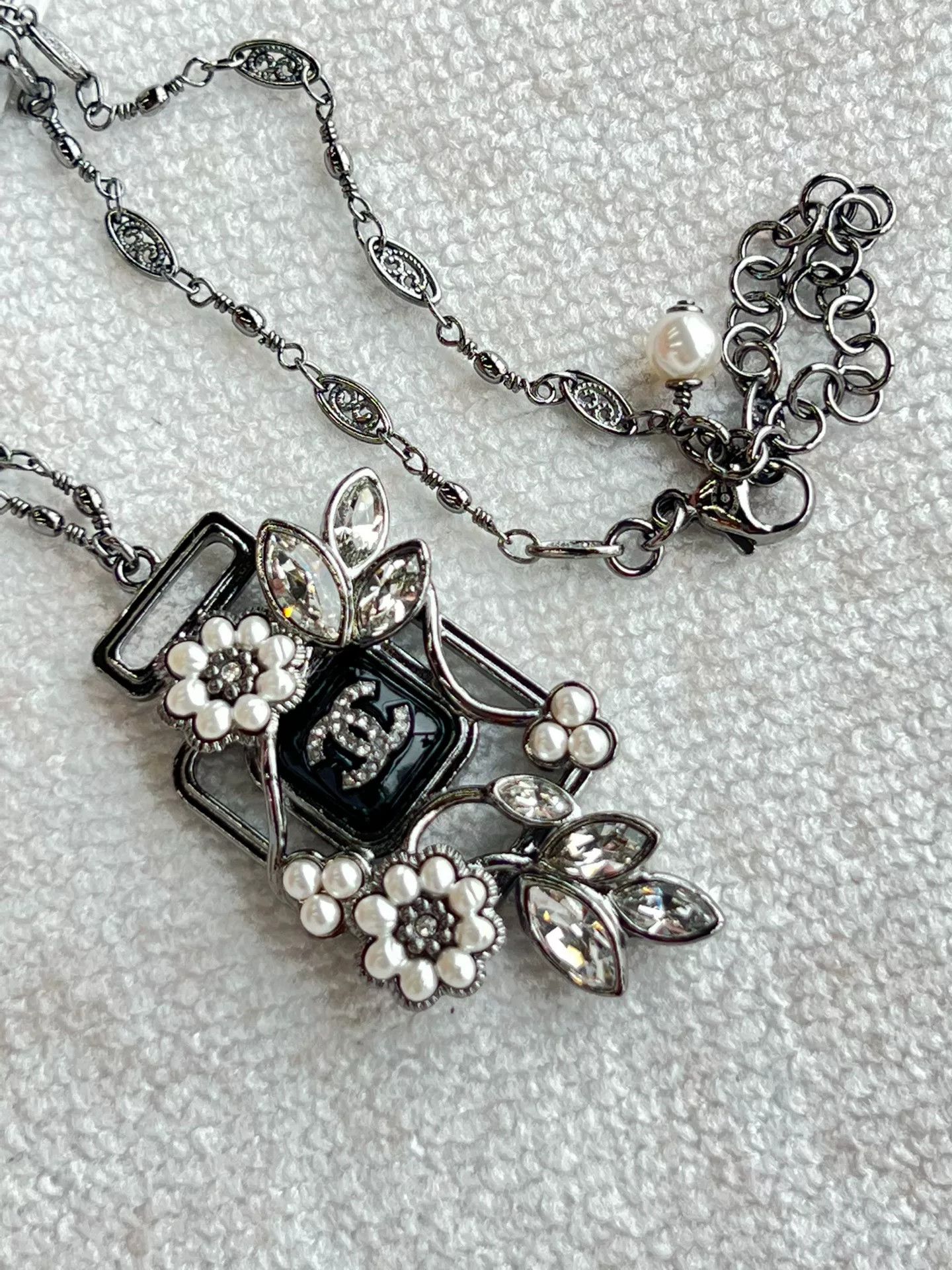 Chanel Chanel No.5 Perfume Bottle Wheat Necklace Size ONE SIZE - 1 Thumbnail