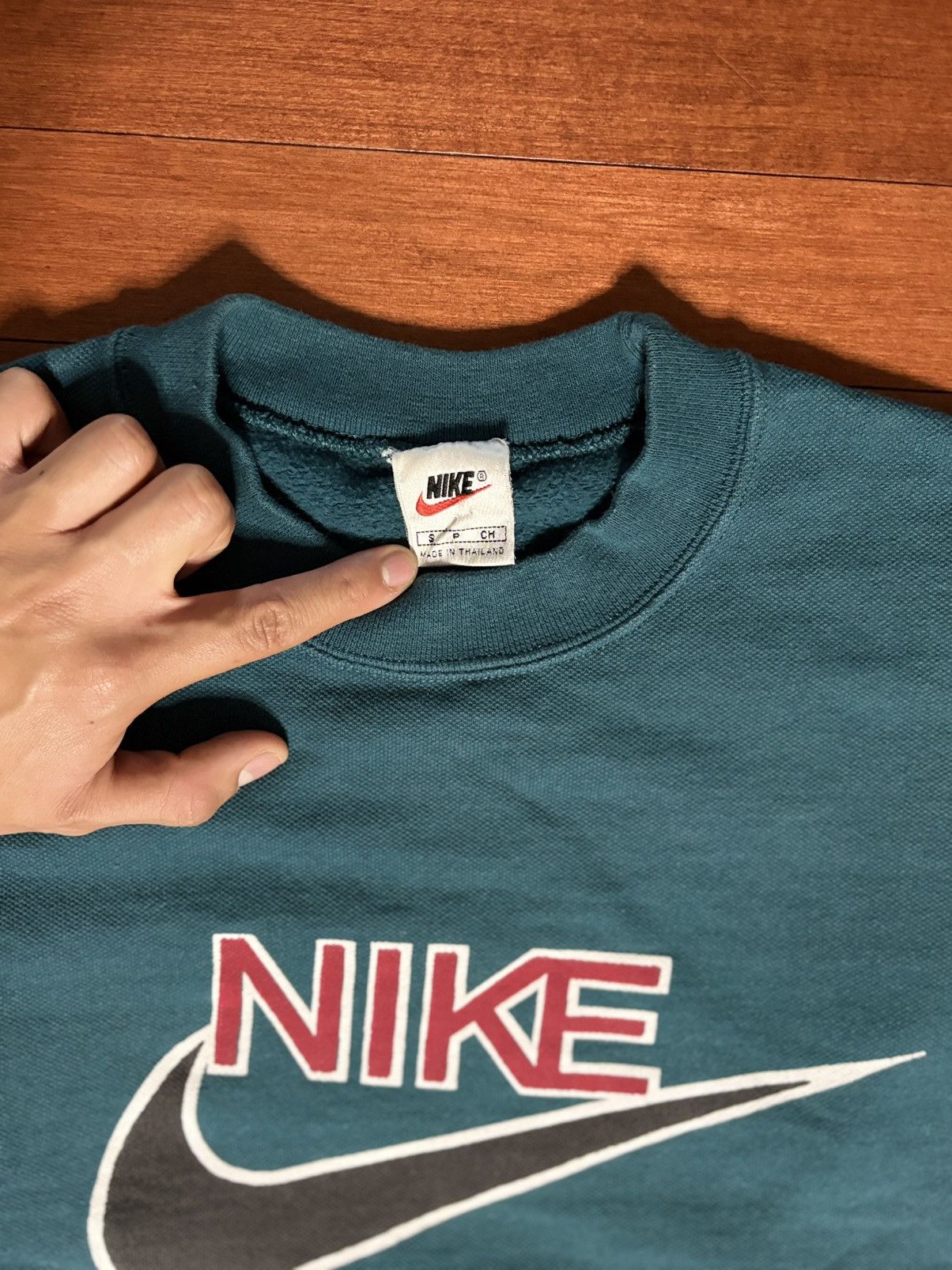 Nike Vintage 90s Nike Big Logo Crewneck | $35 Size US S / EU 44-46 / 1 - 4 Thumbnail