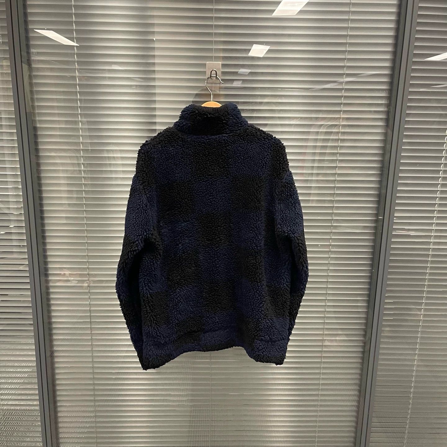 Louis Vuitton LV Damier Teddy Fleece Jacket L 99 Tagless #10612 Size US L / EU 52-54 / 3 - 2 Thumbnail