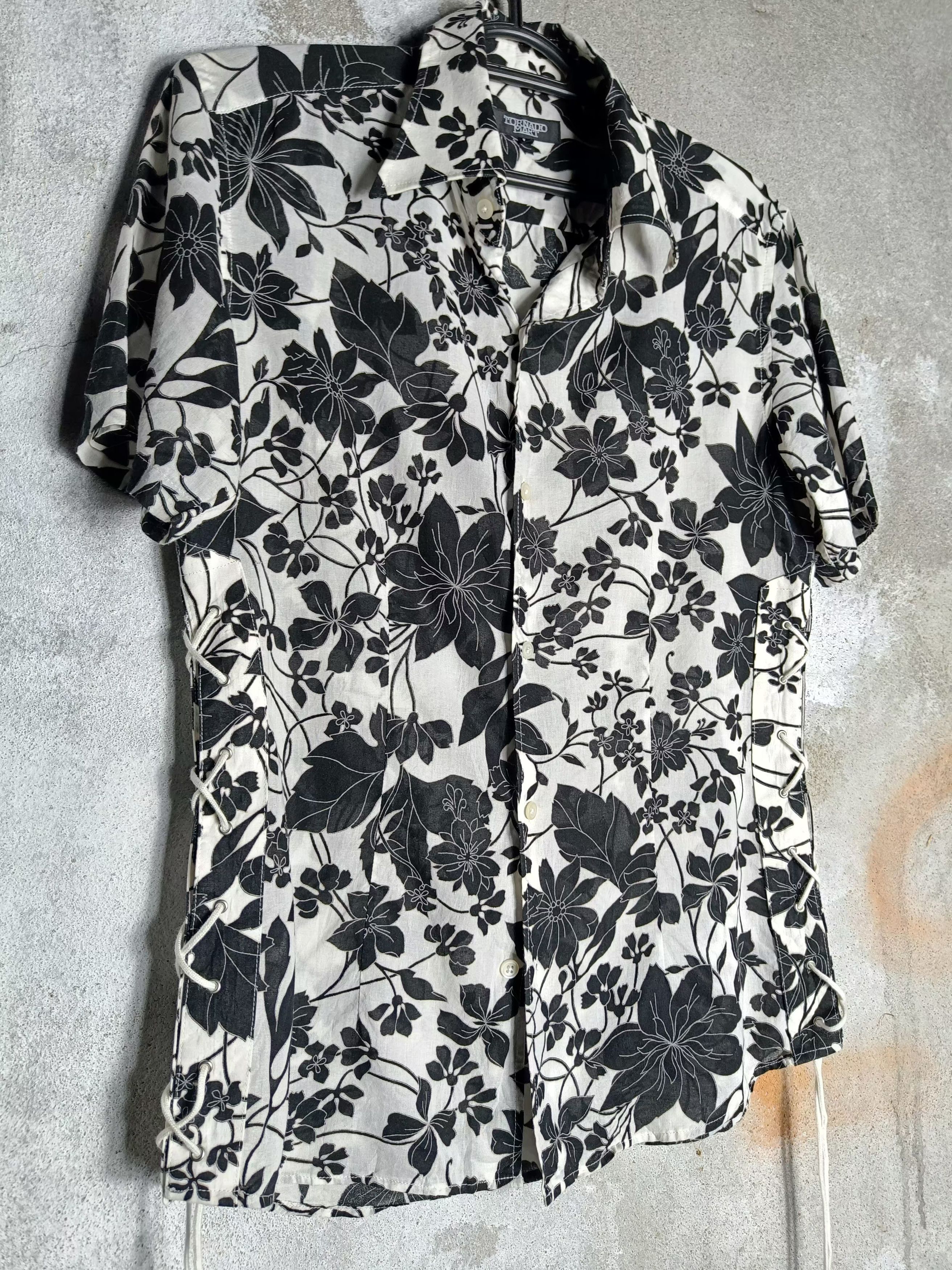 Tornado Mart Tornado Mart Side Laces Floral Printed Hawaiian Shirt Size L / US 10 / IT 46 - 4 Thumbnail