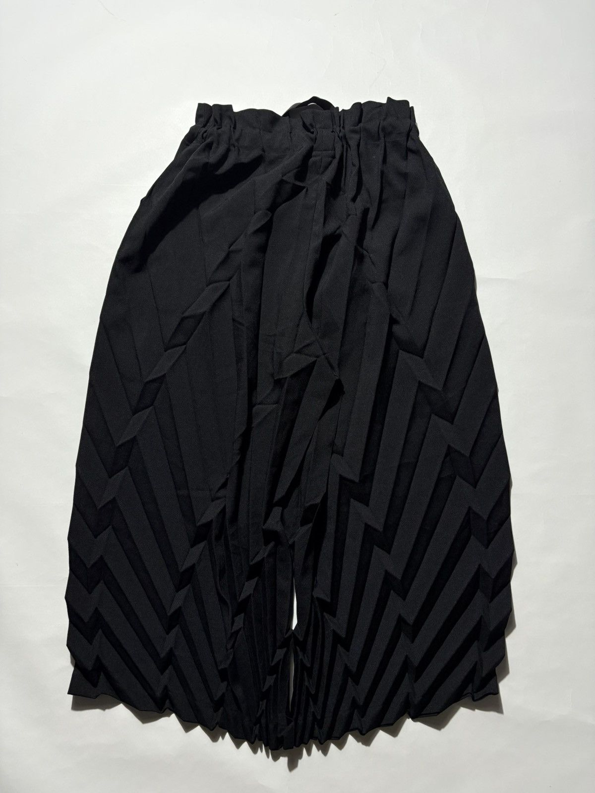 Issey Miyake ISSEY MIYAKE ME TREE PLEATS CROPPED PANTS Size 28" / US 6 / IT 42 - 2 Thumbnail
