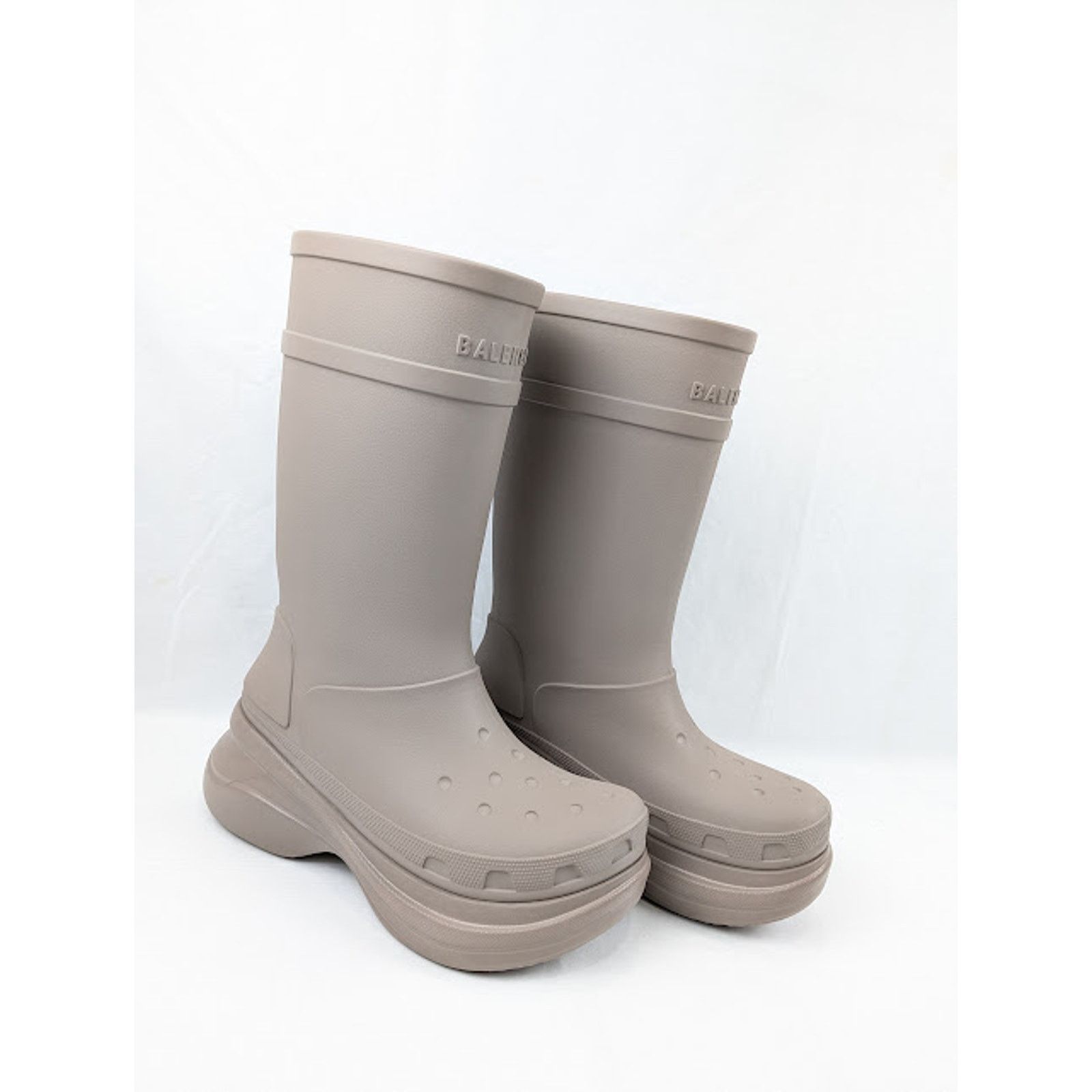 Balenciaga o1rshd1 Crocs Rubber Boots in Beige Size US 9 / EU 42 - 13 Thumbnail