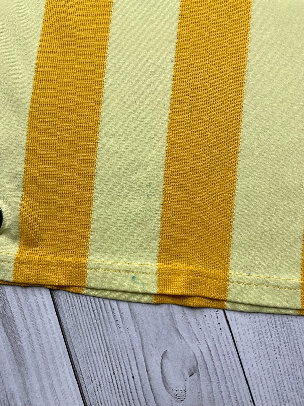 Adidas × Vintage Vintage adidas New Castle United soccer jersey yellow kids S Size US S / EU 44-46 / 1 - 3 Thumbnail