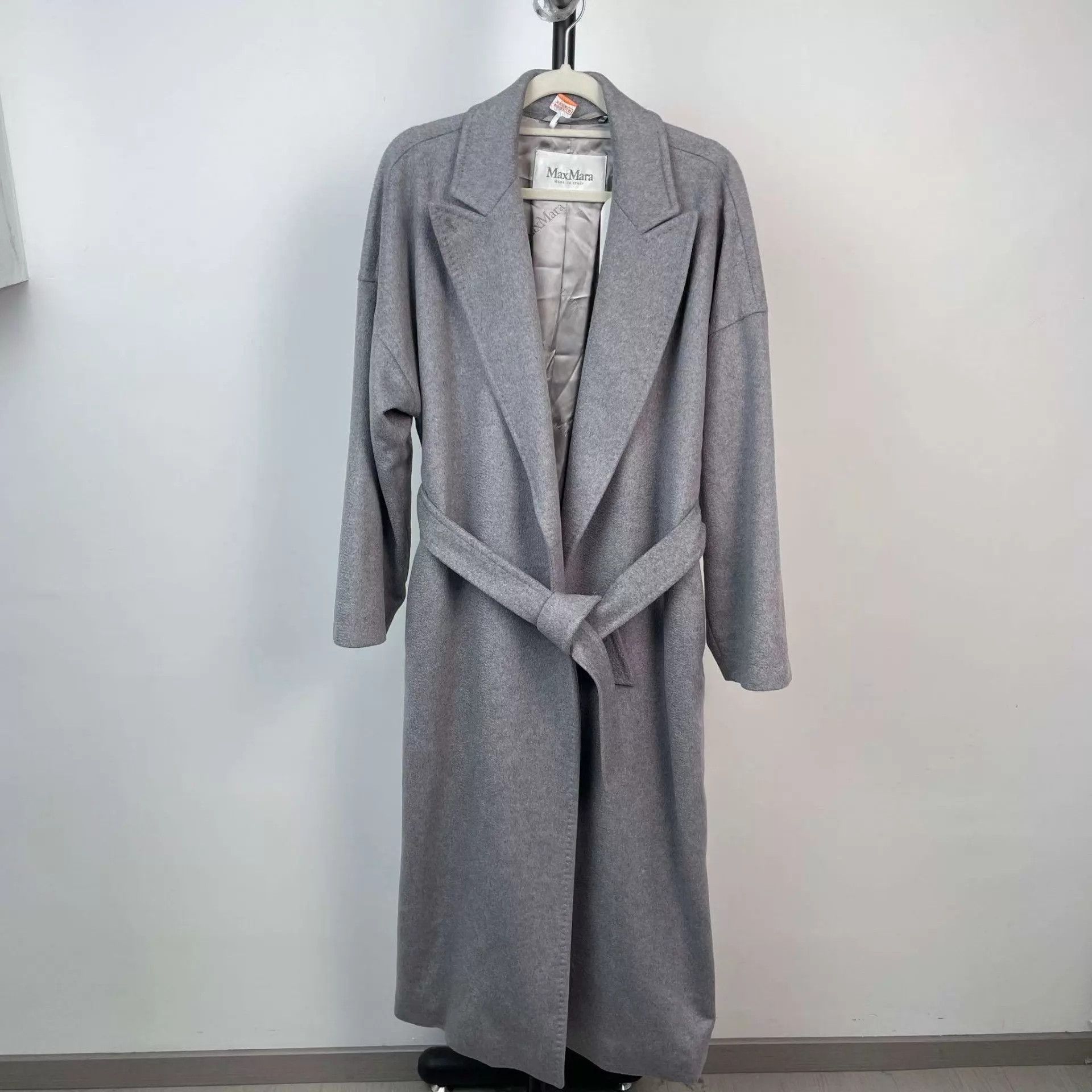 Max Mara MAXMara Gray Cashmere Coat Size 36 Size XS / US 0-2 / IT 36-38 - 1 Thumbnail