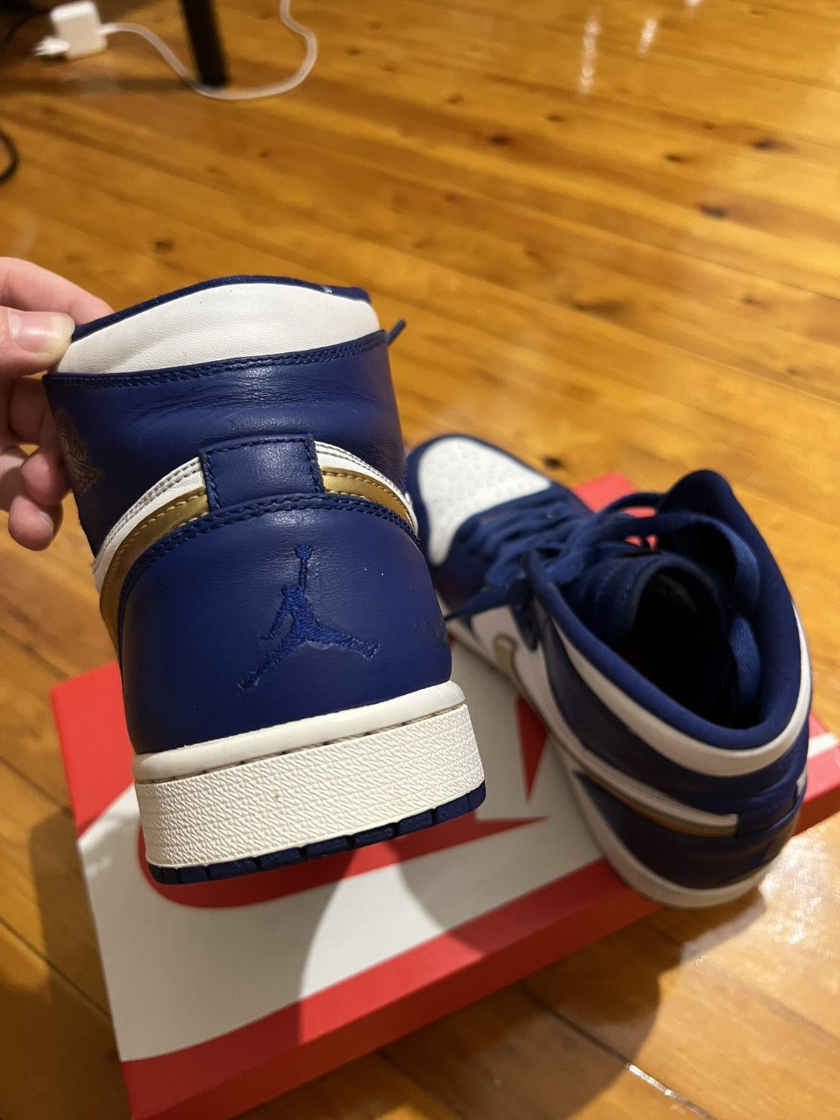 Jordan Brand × Nike Rare Nike Air Jordan 1 High Retro Gold Medal Size US 8 / EU 41 - 3 Thumbnail