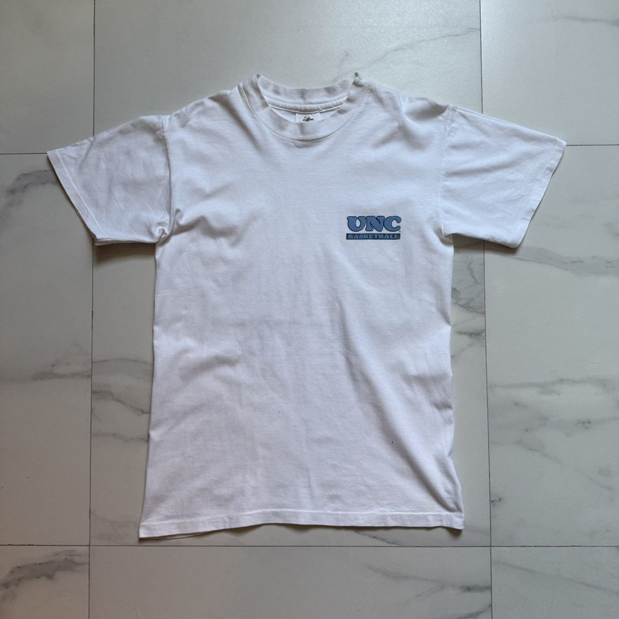 NCAA Vintage 90s UNC Basketball T-Shirt Size US M / EU 48-50 / 2 - 2 Thumbnail