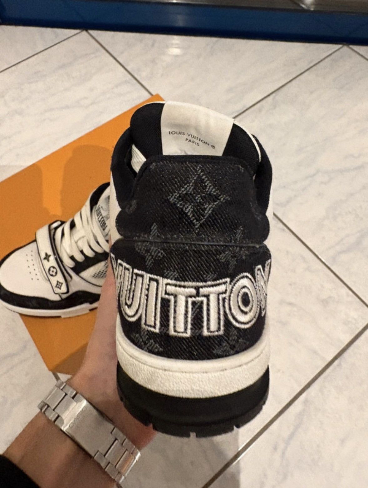 Louis Vuitton Louis Vuitton lv Trainer virgil abloh noir blanc taille 39 Size US 8 / IT 38 - 8 Thumbnail
