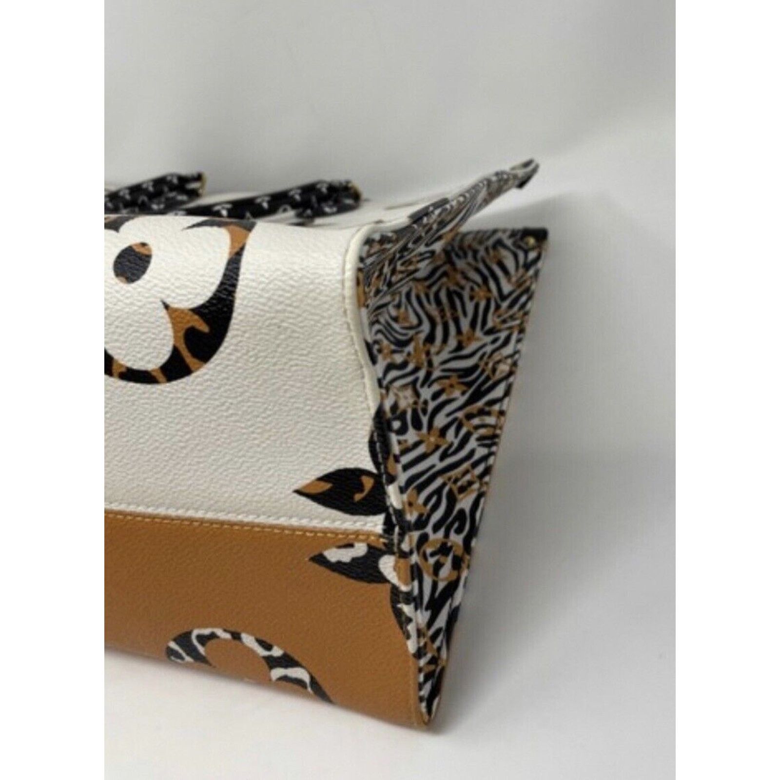 Louis Vuitton LOUIS VUITTON ONTHEGO GIANT JUNGLE MONOGRAM IVORY CARAMEL Size ONE SIZE - 7 Thumbnail