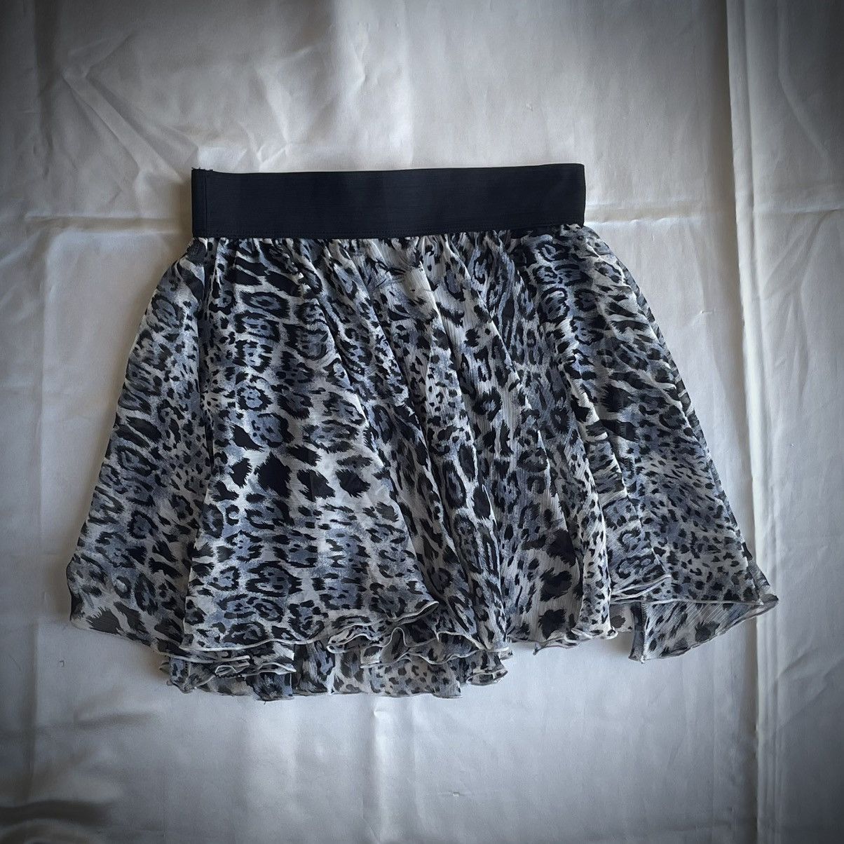 Japanese Brand WHITE ANIMAL PRINT SKIRT Size 30" / US 8 / IT 44 - 1 Thumbnail