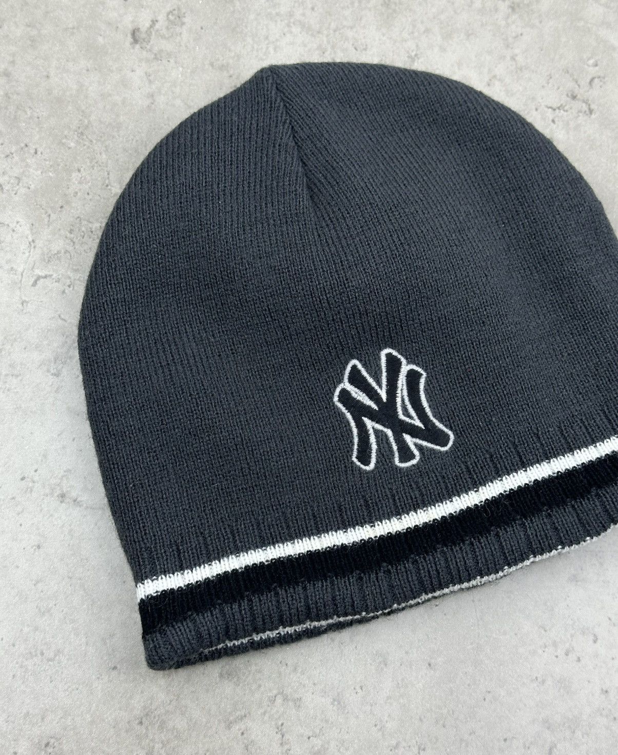 New York Yankees Vintage New York Beanie Lightweight Hat Two-sided One Size Size ONE SIZE - 3 Thumbnail