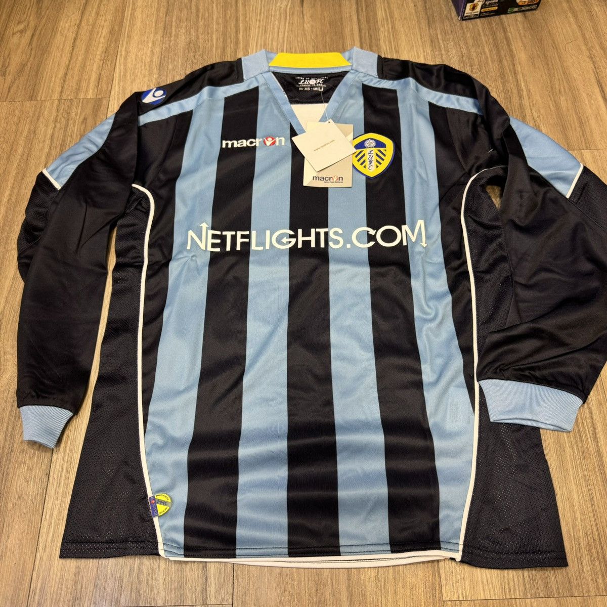 Macron Leeds United 08/09 Longsleeves set (Bnwt) Size US XS / EU 42 / 0 - 2 Thumbnail