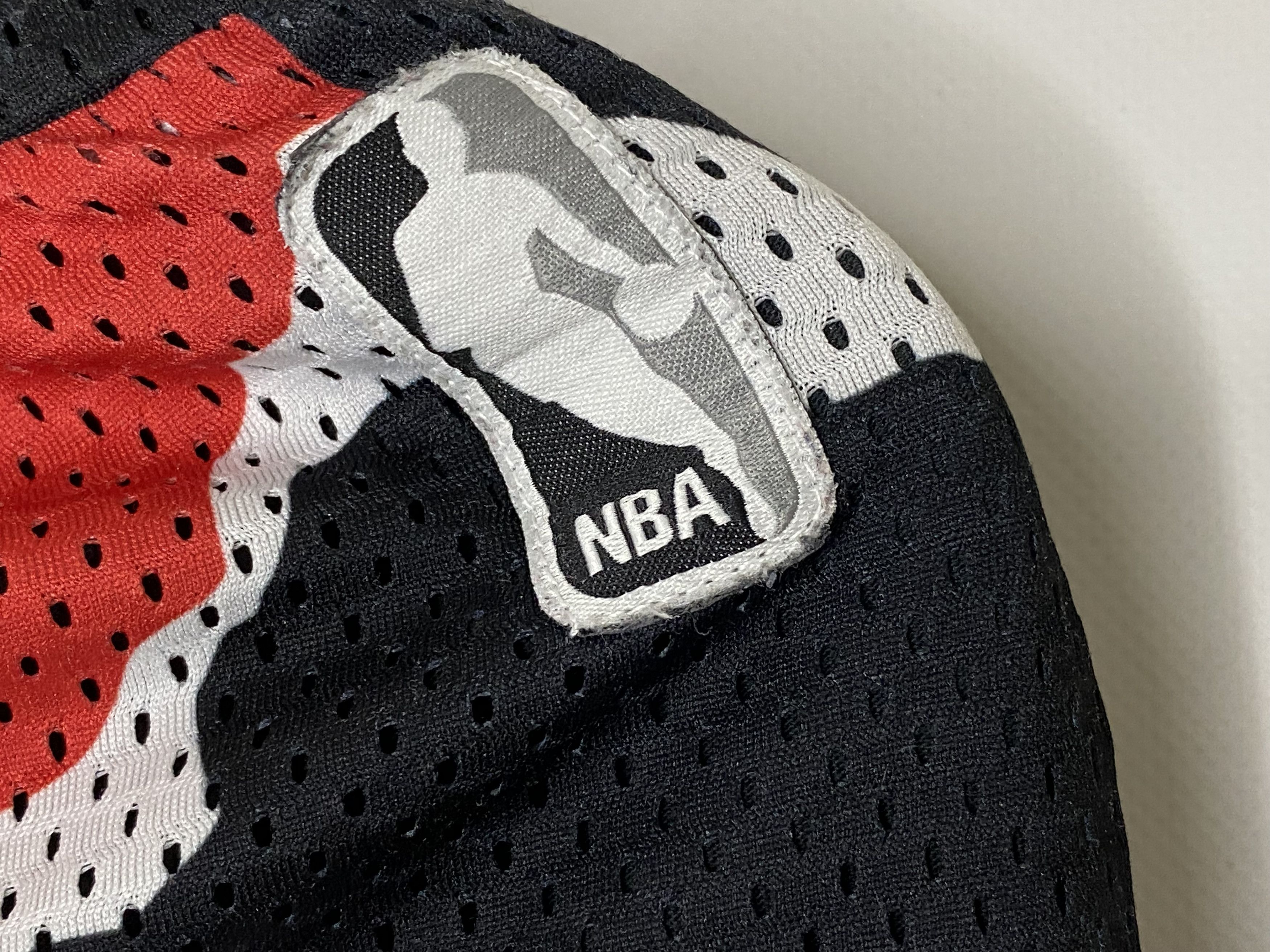 Adidas × NBA CHICAGO BULLS REVERSIBLE NBA BASKETBALL SHORTS ADIDAS Size US 32 / EU 48 - 3 Thumbnail