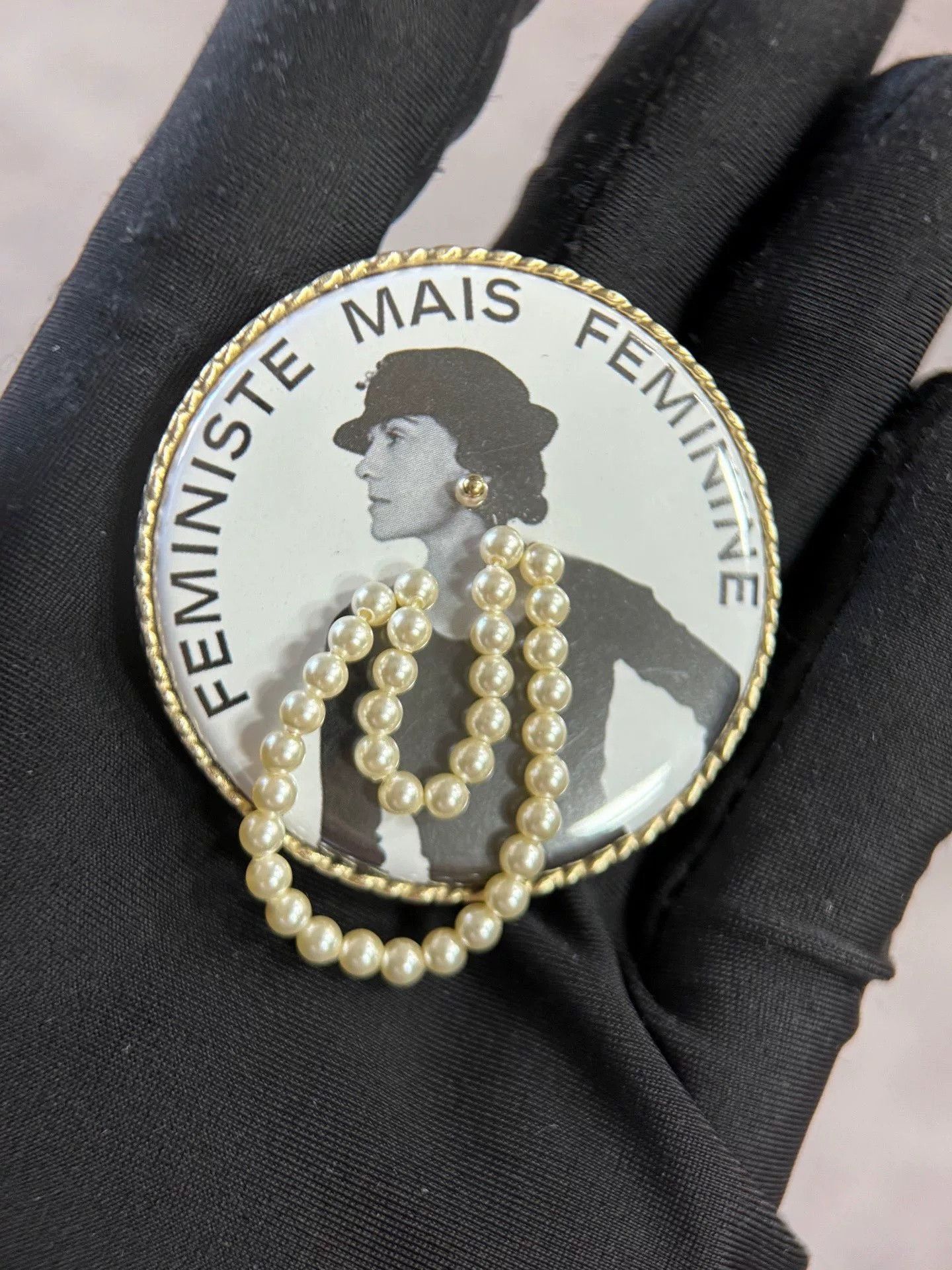 Chanel Chanel 15A Woman Portrait Pearl Necklace Brooch Size US XS / EU 42 / 0 - 1 Thumbnail