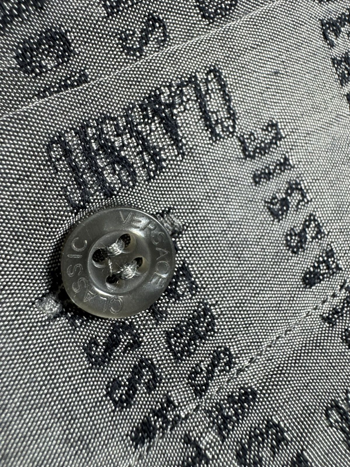 Versace Versace Classic Luxury Monogram Button Shirt Vintage Size US L / EU 52-54 / 3 - 6 Thumbnail