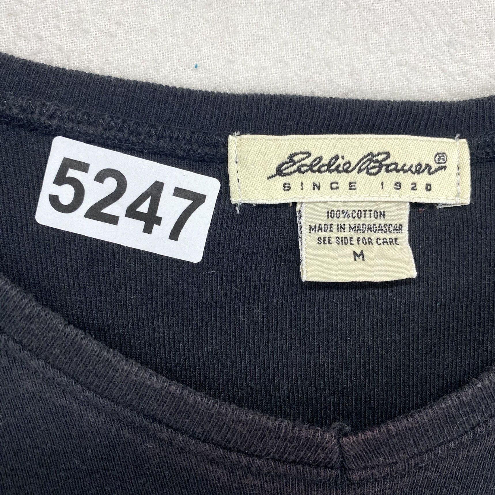 Eddie Bauer VINTAGE Eddie Bauer T-Shirt Men’s Medium Black Short Sleeve V-Neck Jersey Casual Classic Size US M / EU 48-50 / 2 - 7 Thumbnail