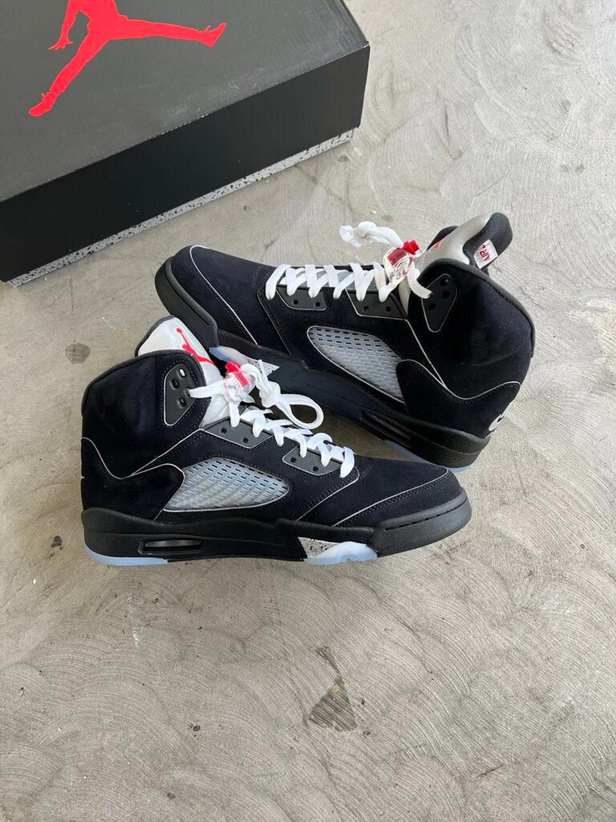Jordan Brand Jordan 5 Black Metallic Sz. 13 Size ONE SIZE - 2 Thumbnail