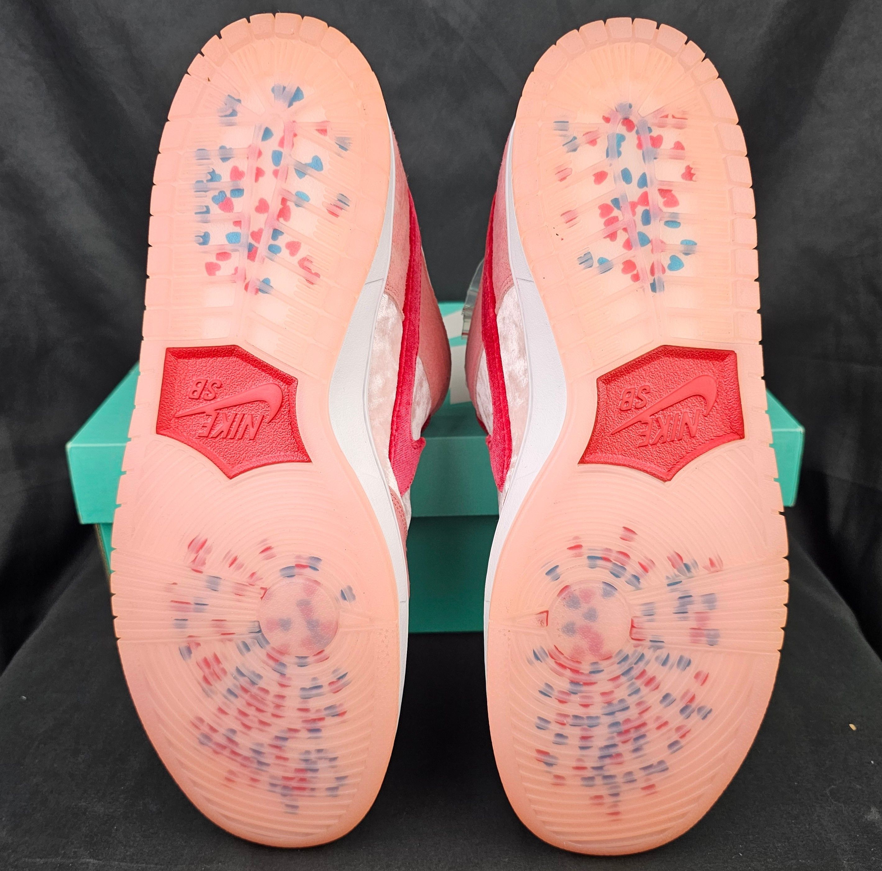 Nike × StrangeLove Skateboards Nike SB Dunk Low x StrangeLove Valentine's Day 2020 Men's Size US 13 / EU 46 - 7 Thumbnail
