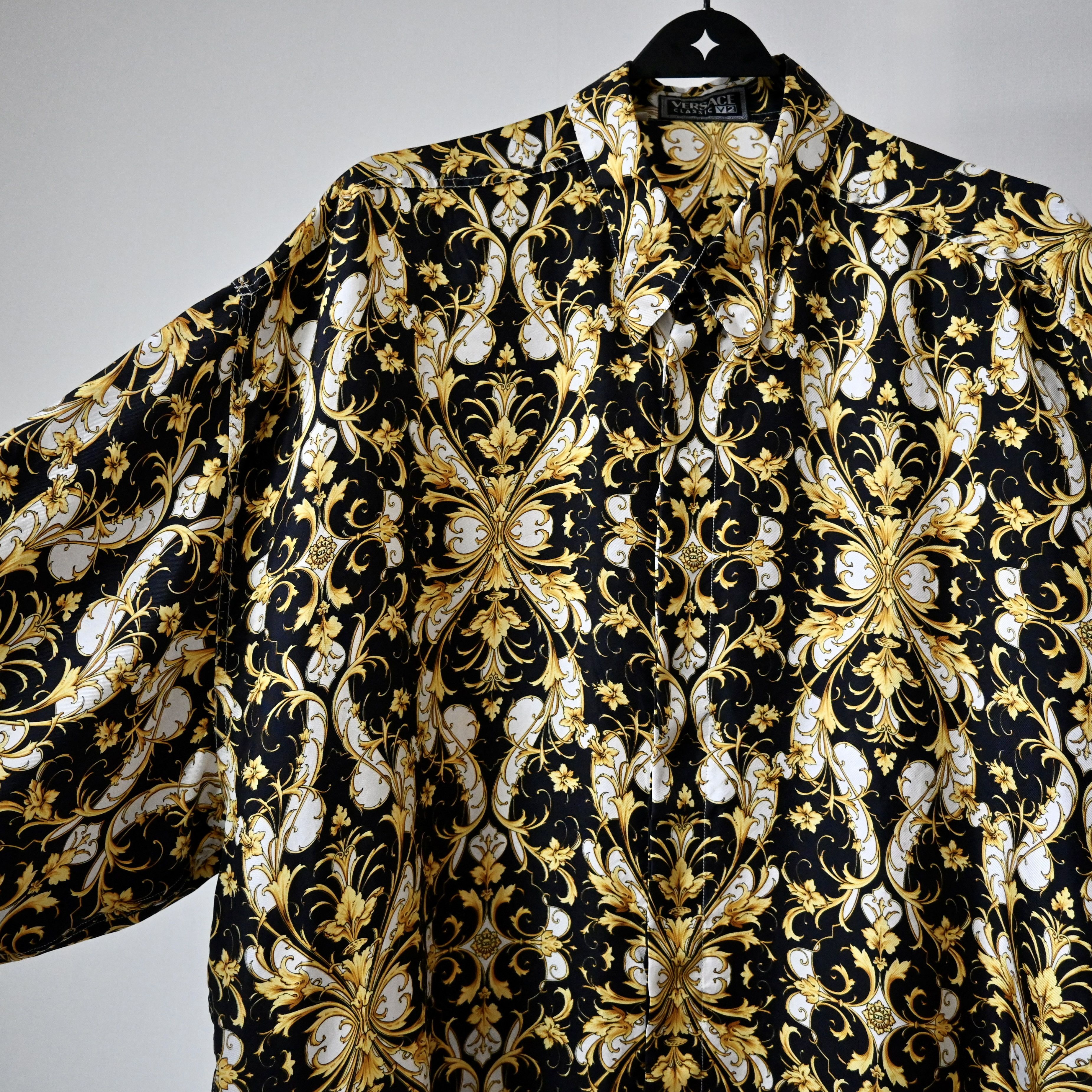 Versace VTG 1990s VERSACE CLASSIC V2 silk shirt made in Spain Size US XL / EU 56 / 4 - 6 Thumbnail