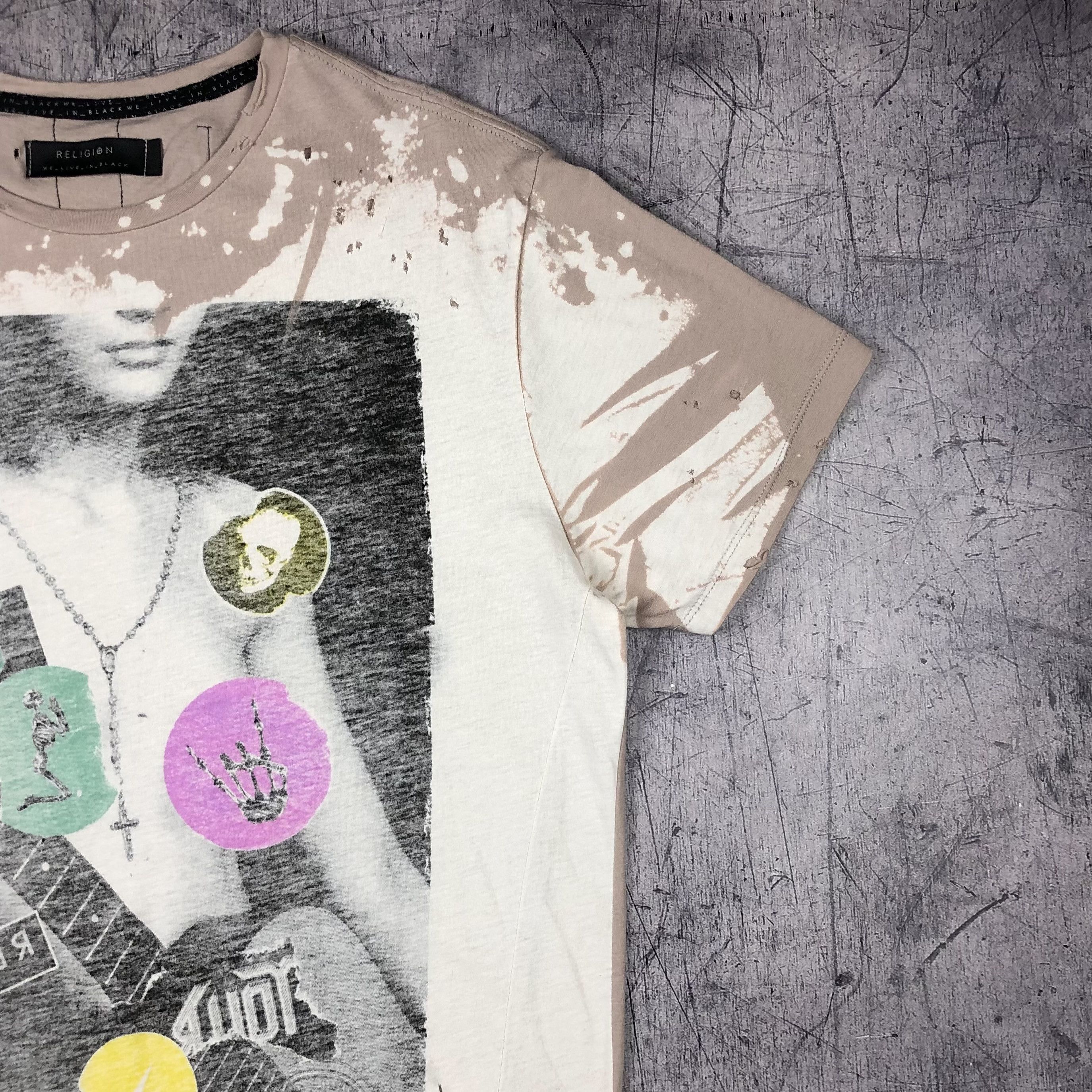 Vintage Y2K Religion Art Guitar Punk Rock Girl Tee reversible Size US L / EU 52-54 / 3 - 4 Thumbnail