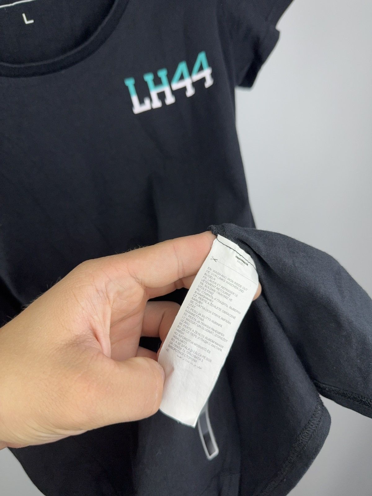 Mercedes-Benz Rare Racing 00s Mercedes LH44 Hamilton Petronas AMG t shirt Size L / US 10 / IT 46 - 6 Thumbnail