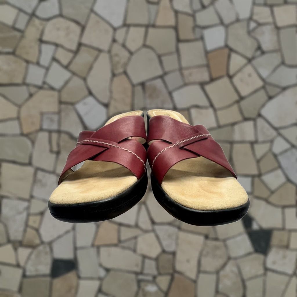 Vintage Bass Womens Sandal Slide Cushioned Leather Red & Black 8 Casual Cushioned Sole Velco? (Note: no, can't add) Size US 8 / IT 38 - 1 Thumbnail