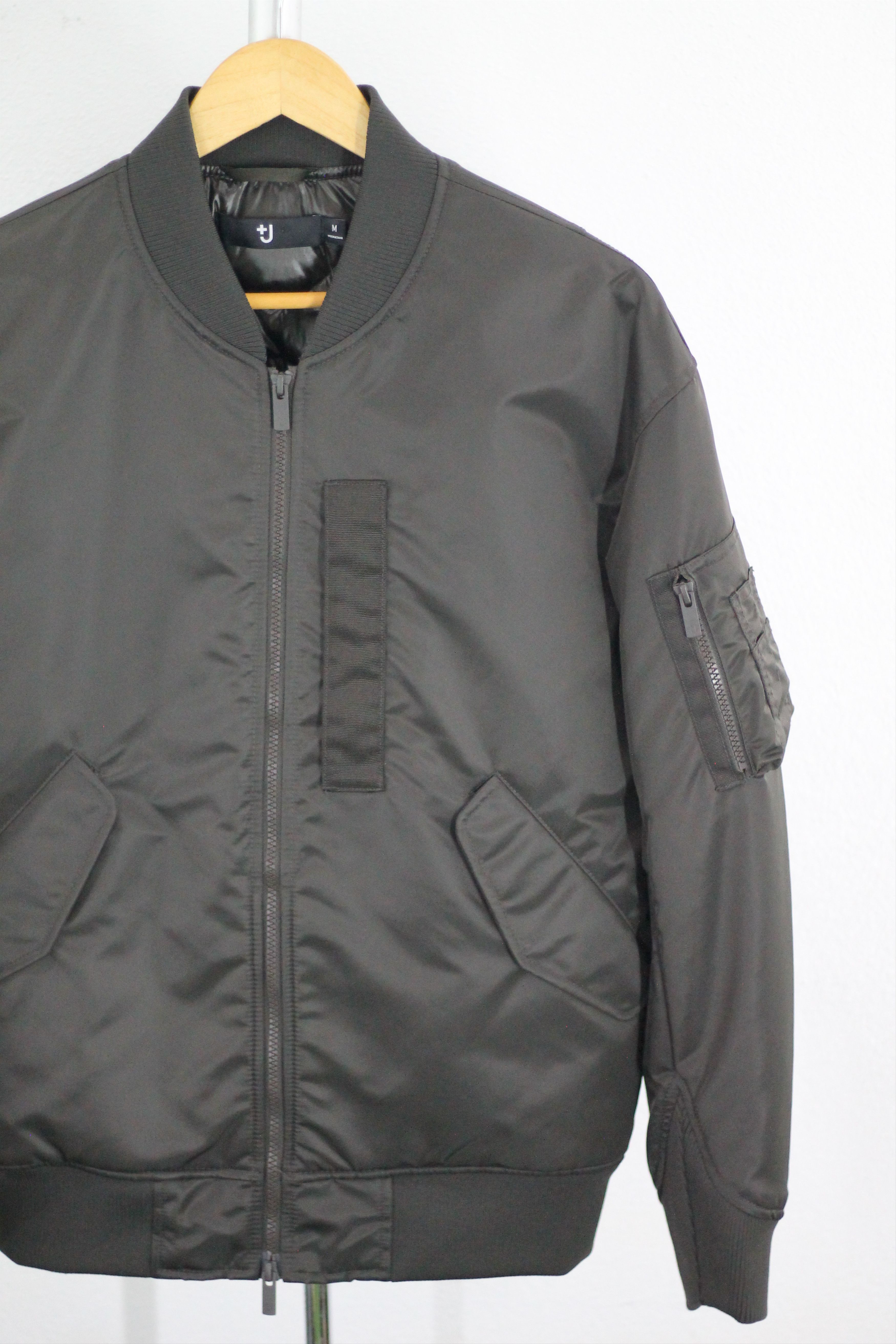 Jil Sander × Uniqlo Jil Sander +J Oversized Bomber Down Jacket Uniqlo. Size US M / EU 48-50 / 2 - 4 Thumbnail