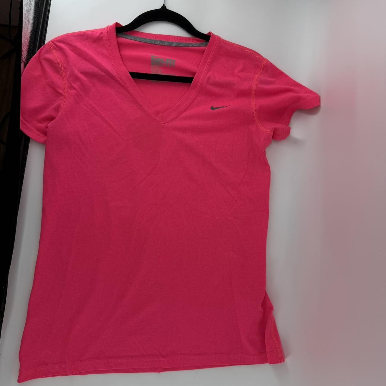 Nike Nike Hot Pink Dri Fit V Size M / US 6-8 / IT 42-44 - 1 Thumbnail
