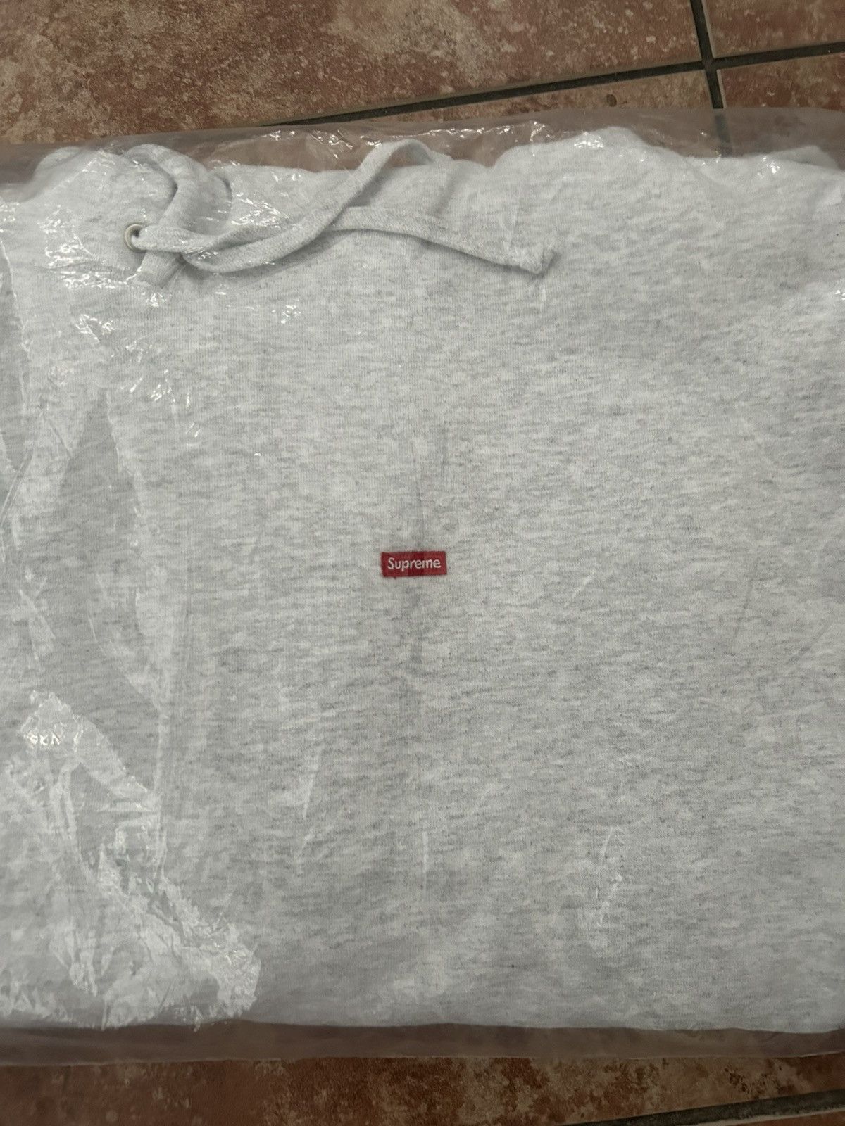 Supreme Supreme small box logo Hoodie Brand new In bag!! Size XL Size US XL / EU 56 / 4 - 3 Thumbnail