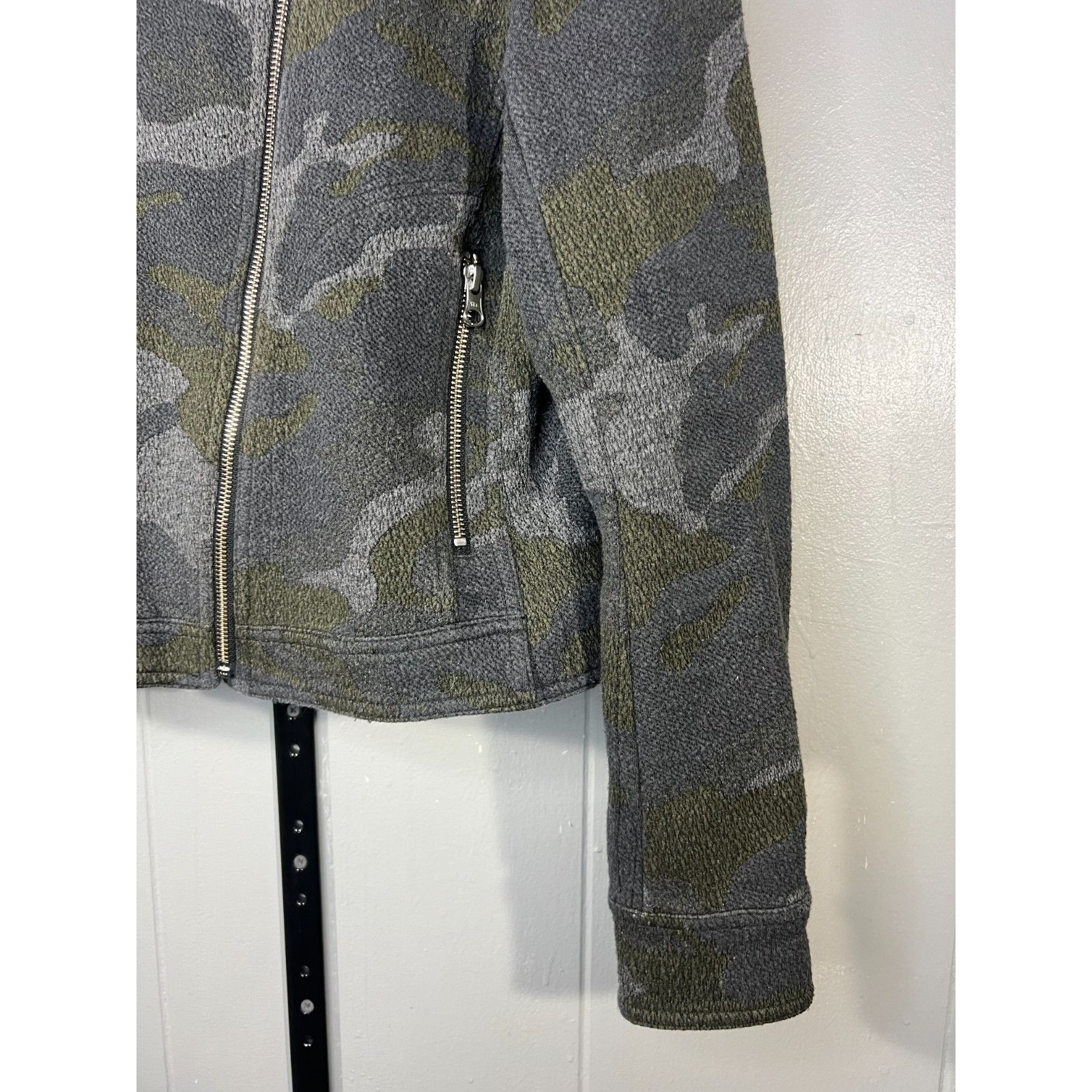 Anthropologie Anthropologie Marrakech Faux Suede Fleece Green Camo Cropped Size L / US 10 / IT 46 - 6 Thumbnail