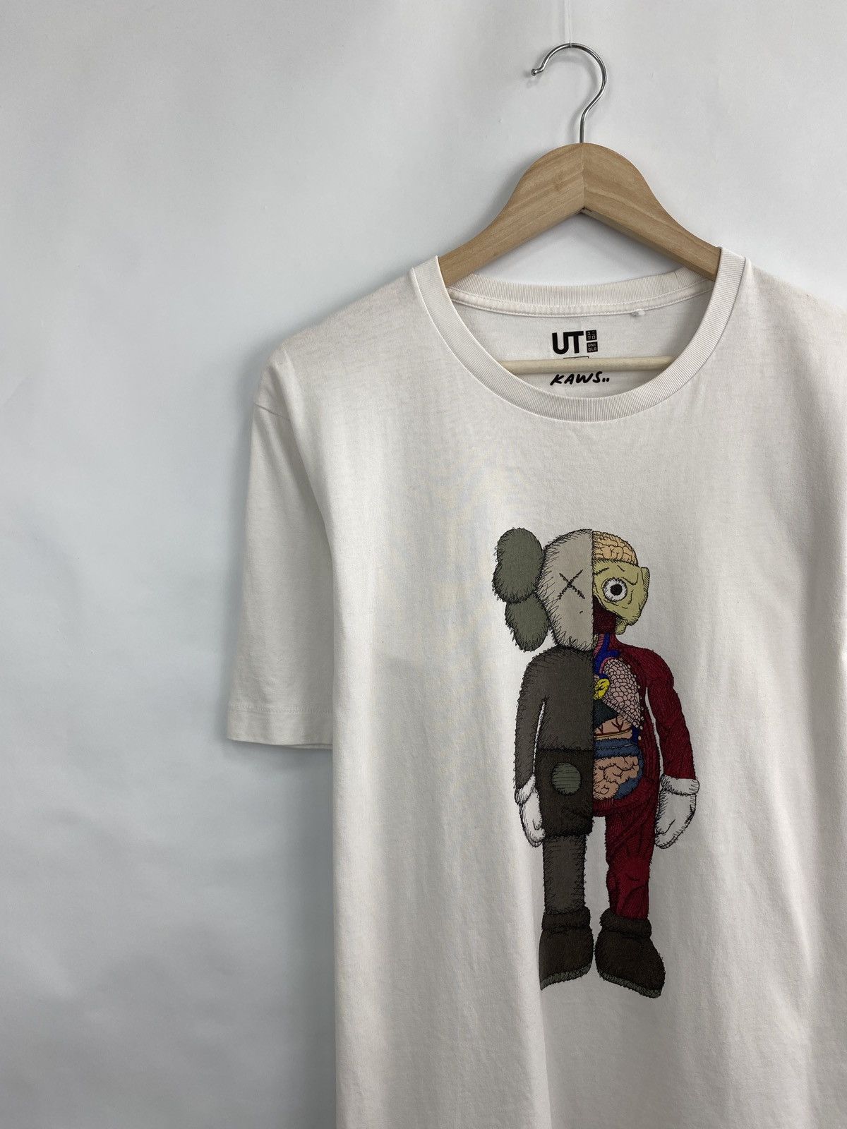 Kaws × Uniqlo 🇺🇸 Y2K Uniqlo Kaws T-Shirt Rare Retro Size US L / EU 52-54 / 3 - 2 Thumbnail