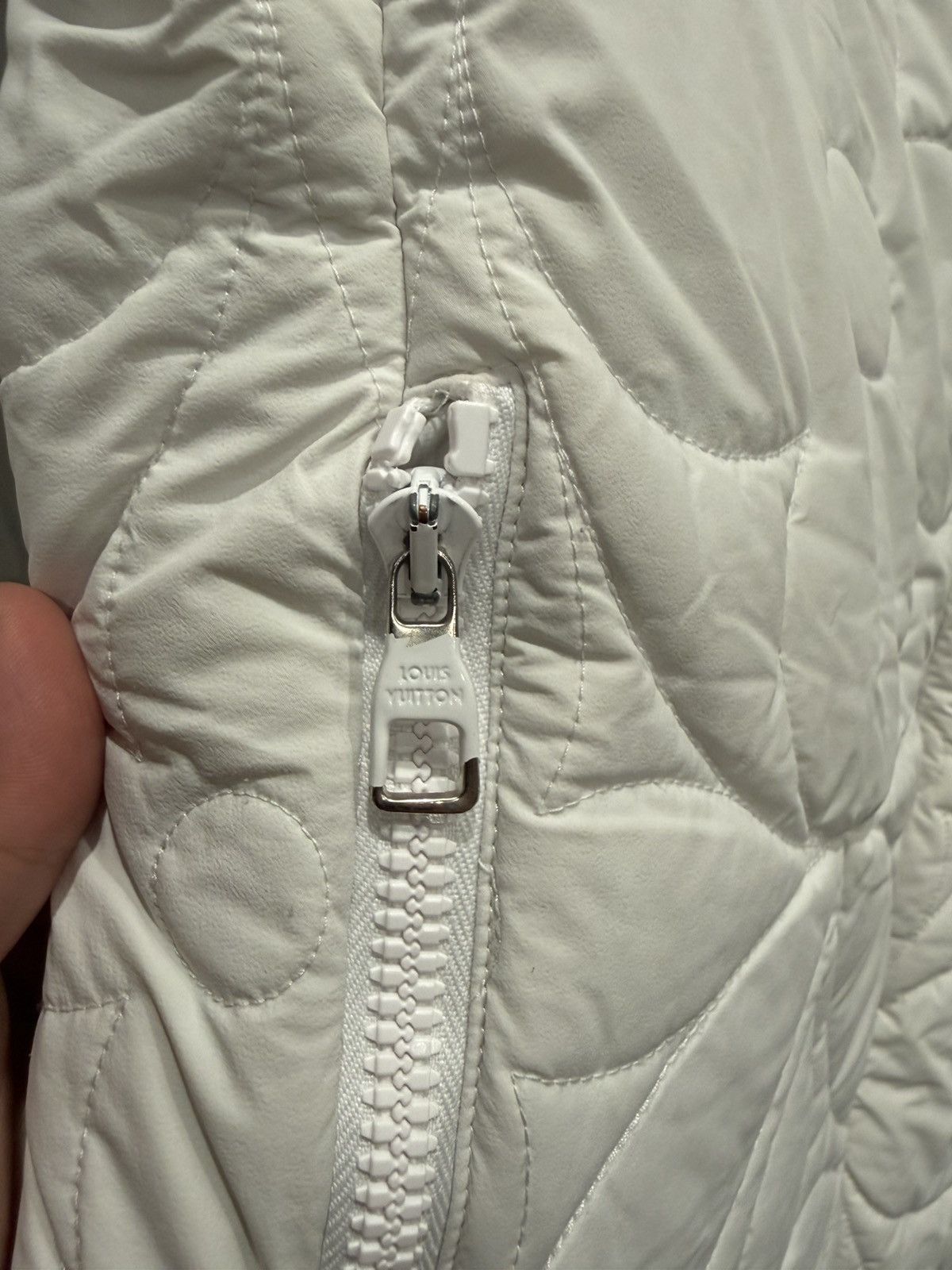 Louis Vuitton Louis Vuitton White Flower Monogram Vest Size US M / EU 48-50 / 2 - 4 Thumbnail