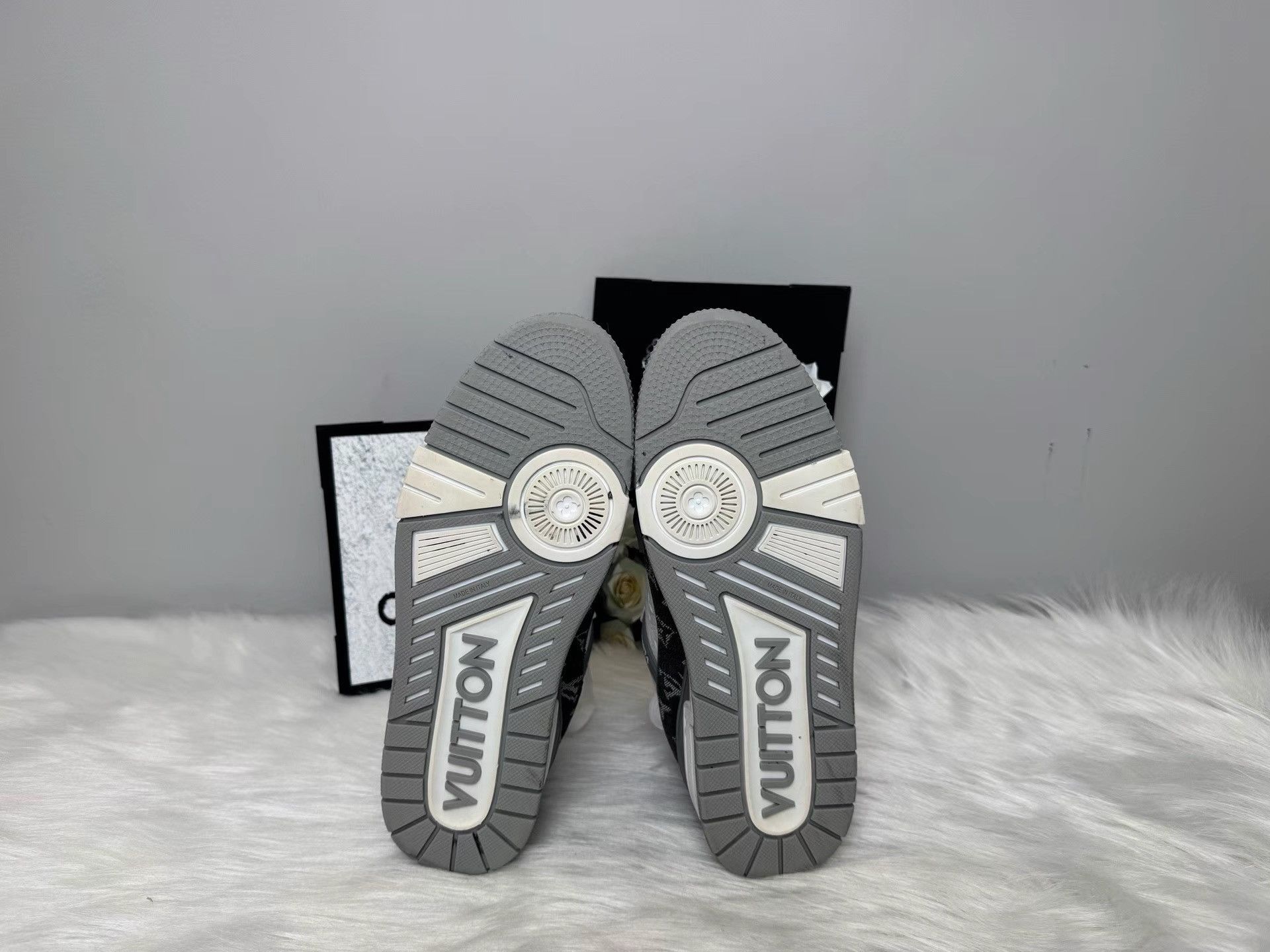 Louis Vuitton Louis Vuitton Grey White Denim Trainer Sneakers K36 Size US 8.5 / EU 41-42 - 4 Thumbnail