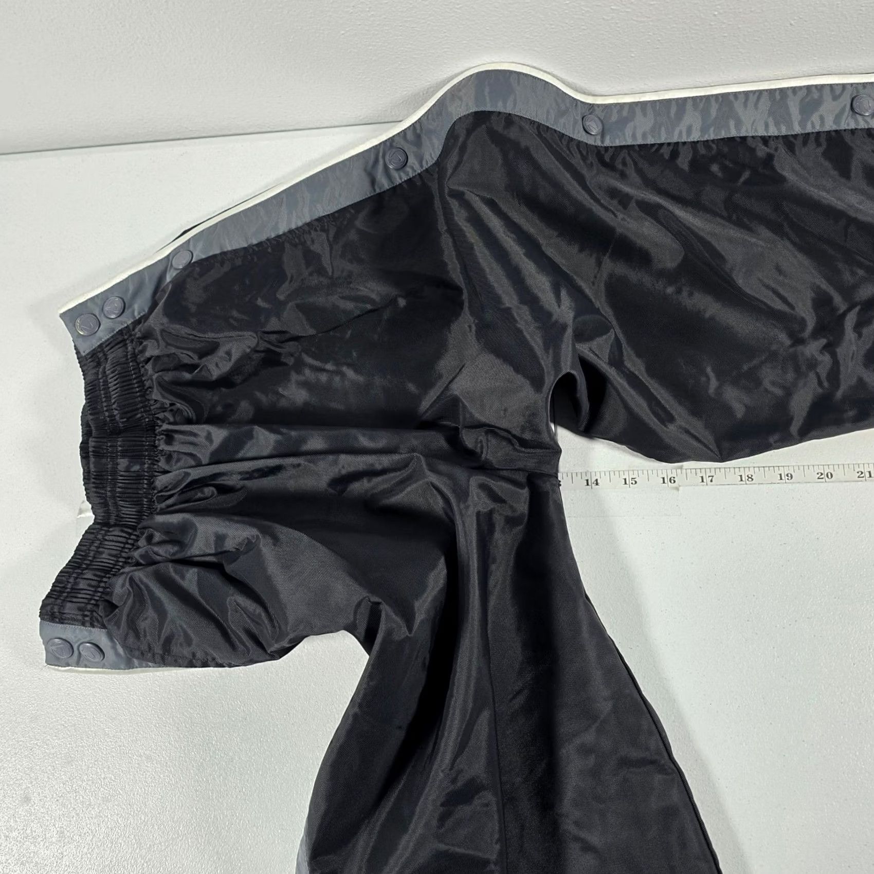 Nike Item Specifications: Brand: Nike Size US 31 - 4 Thumbnail