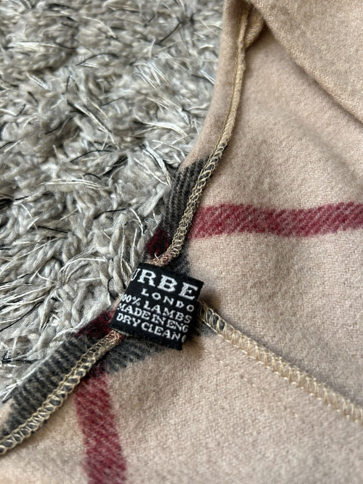 Burberry Burberry London Cape poncho beige plaid print vintage lamb Size ONE SIZE - 6 Thumbnail