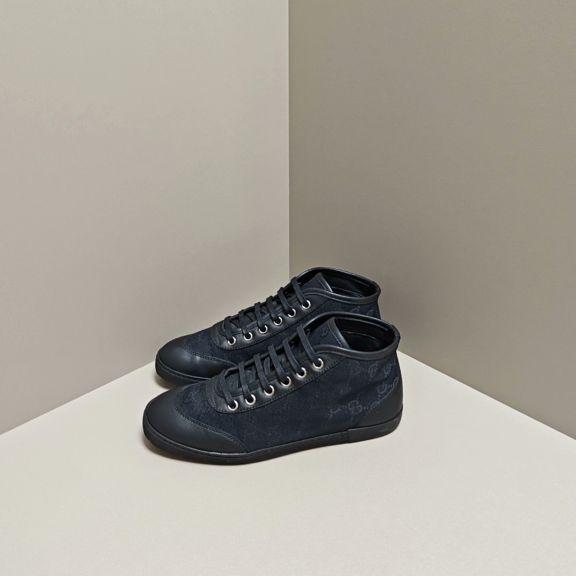 Gucci Gucci Lowtop Sneakers us_5 Women Size US 5 / IT 35 - 1 Thumbnail