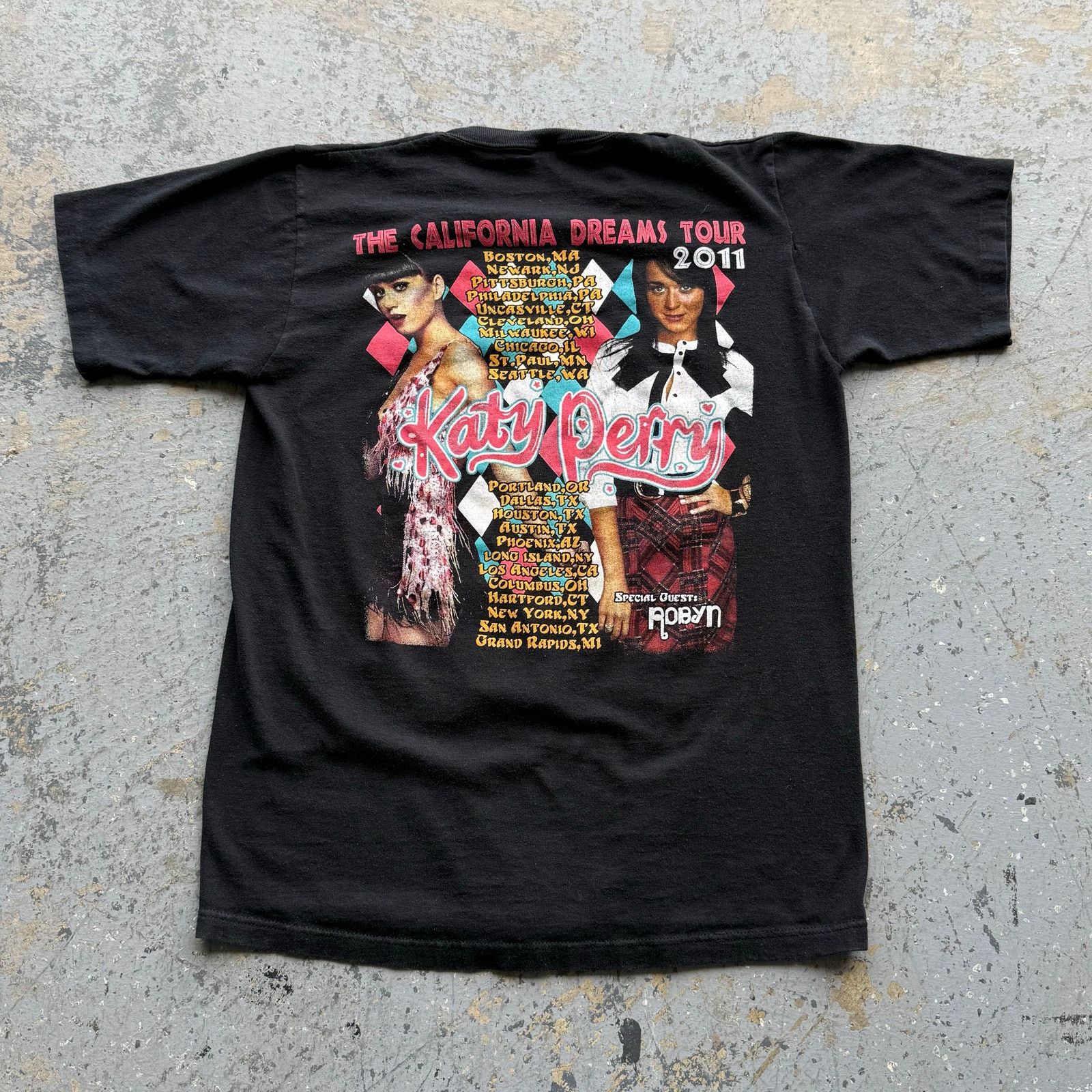 Vintage Vintage Y2K 2011 Katy Perry The California Dreams Tee Sz M Size US M / EU 48-50 / 2 - 4 Thumbnail