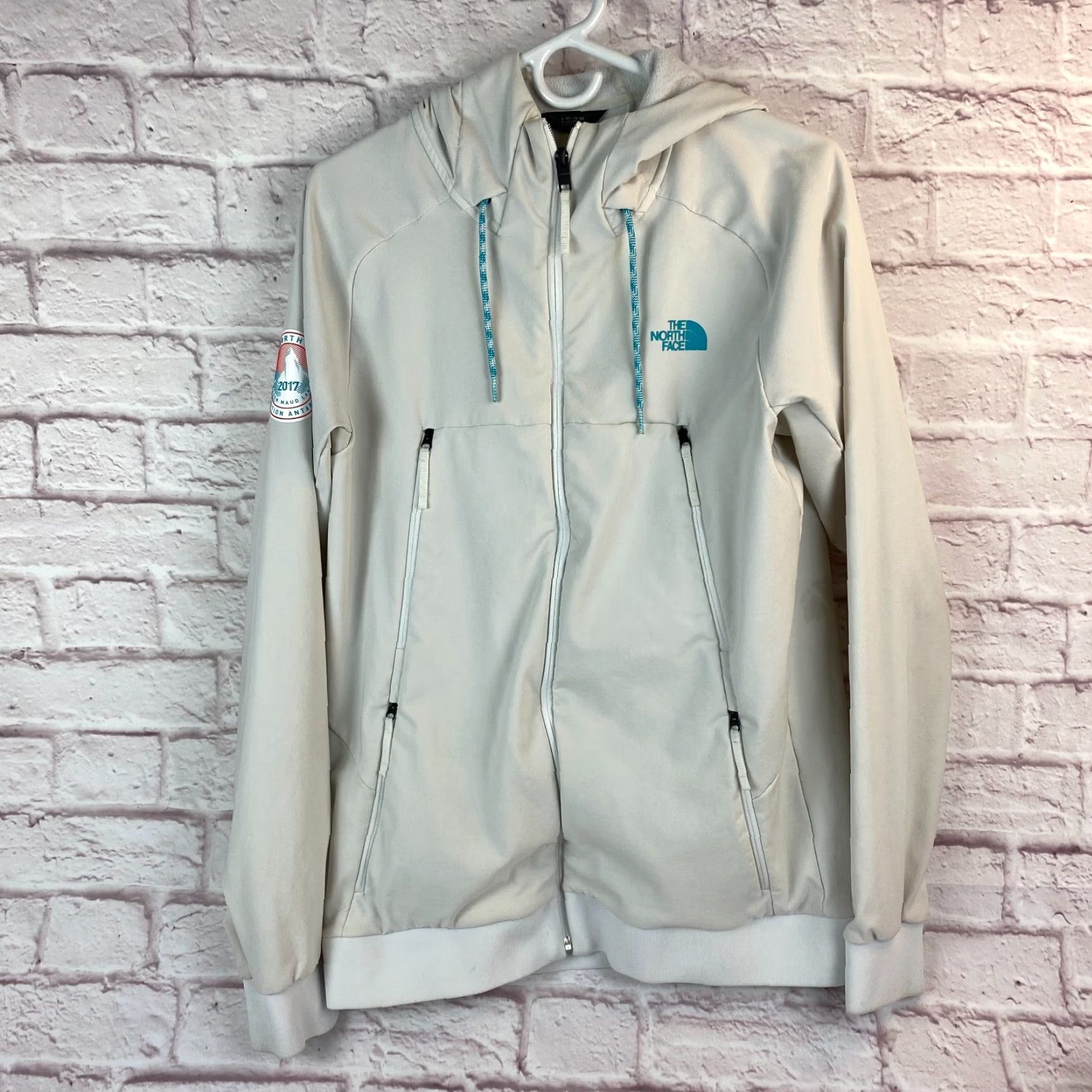 The North Face VINTAGE? No, not vintage. The North Face Expedition Antarctica 2017 Women Jacket Size M Full Zip Hoodie Size M / US 6-8 / IT 42-44 - 4 Thumbnail