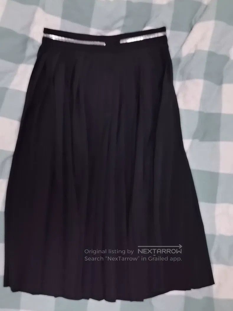 Givenchy Givenchy Black Pleated Skirt Size 35" - 2 Thumbnail