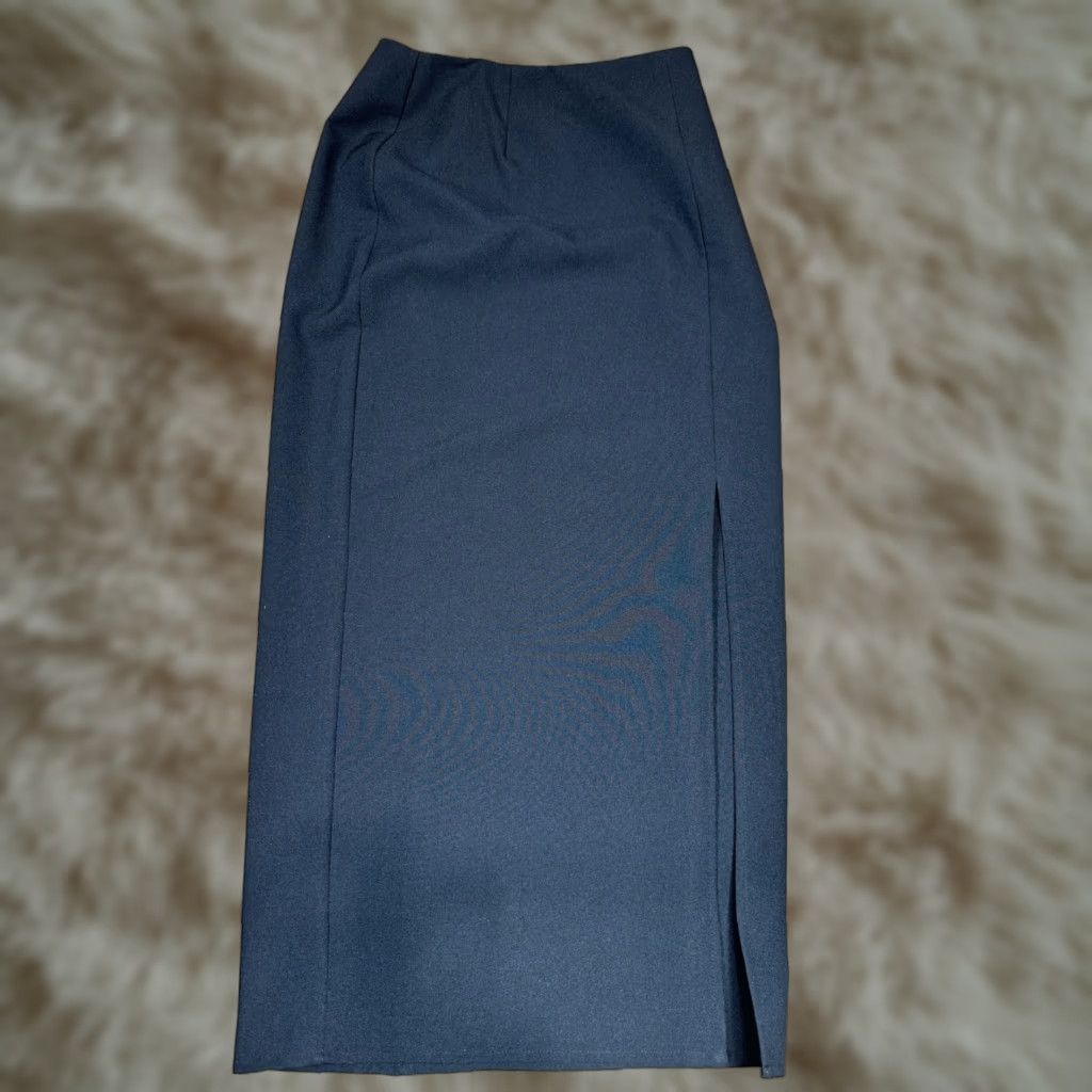 Vintage Women's HeartSoul Black Long Skirt Slit Solid Size 7 Straight Pencil, Casual Party/Cocktail, Polyester, Womens Size 28" / US 6 / IT 42 - 1 Thumbnail
