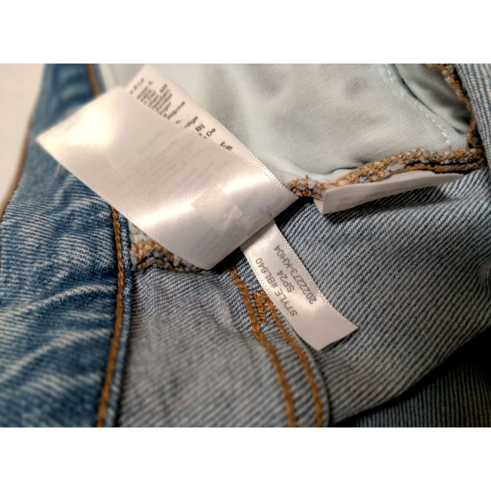 J.Crew J.CREW Essential Straight Leg Jeans 31 T Tall Light Wash Blue Denim Frayed Jeans 5-Pocket Design Womens Regular 31 Tall Frayed Distressed Denim Size 24" / US 00 / IT 34 - 7 Thumbnail